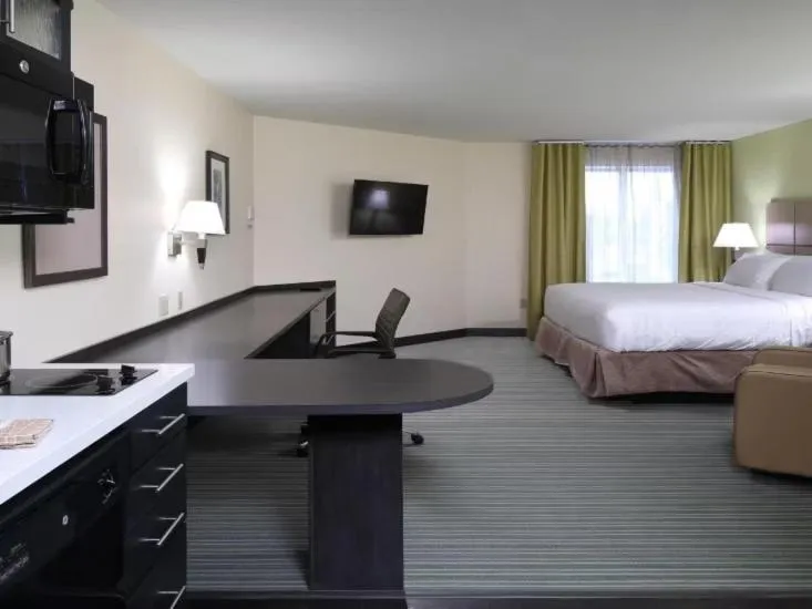 Bed in Candlewood Suites - Newark South - University Area by IHG