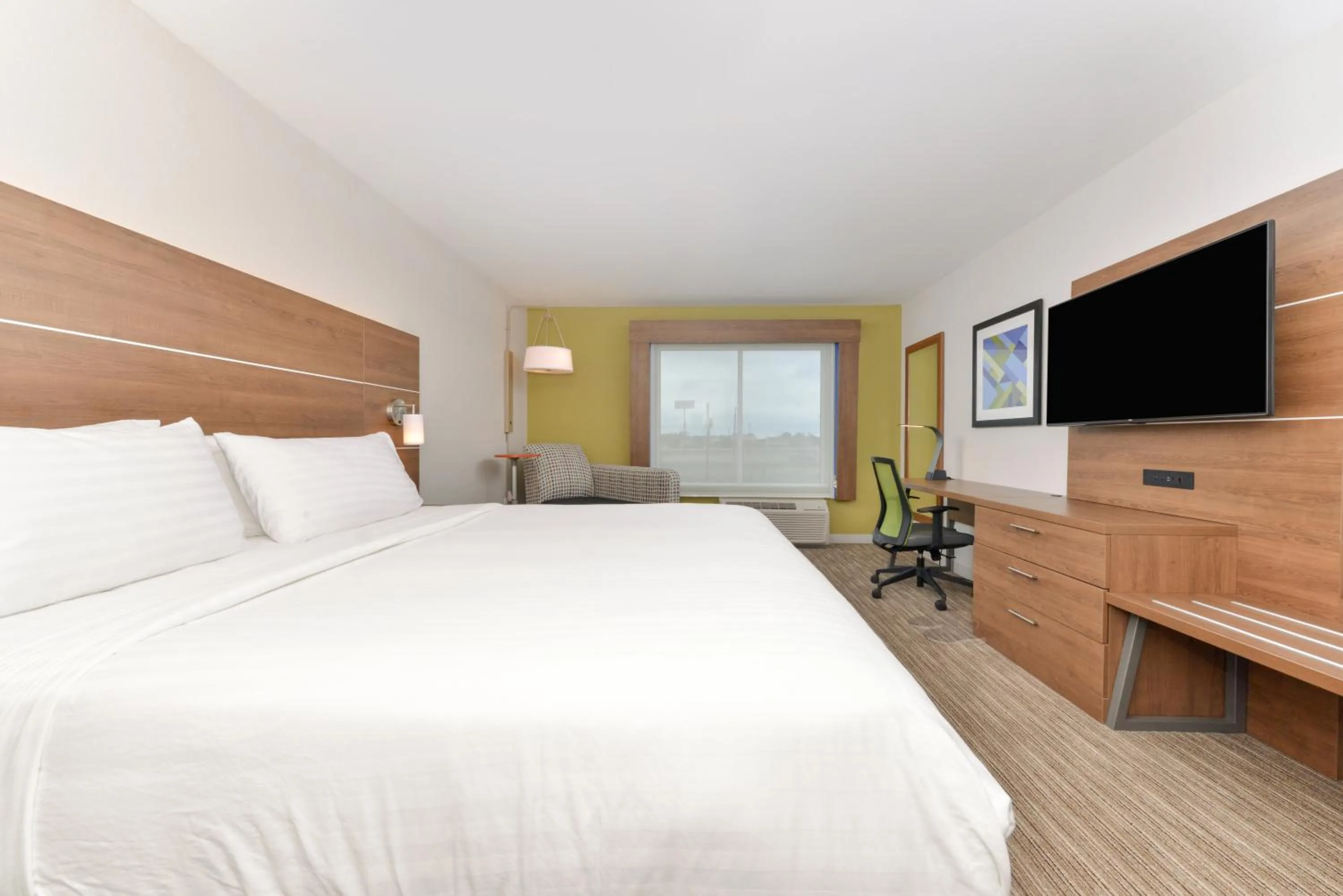 Photo of the whole room, Bed in Holiday Inn Express & Suites - Ogallala by IHG
