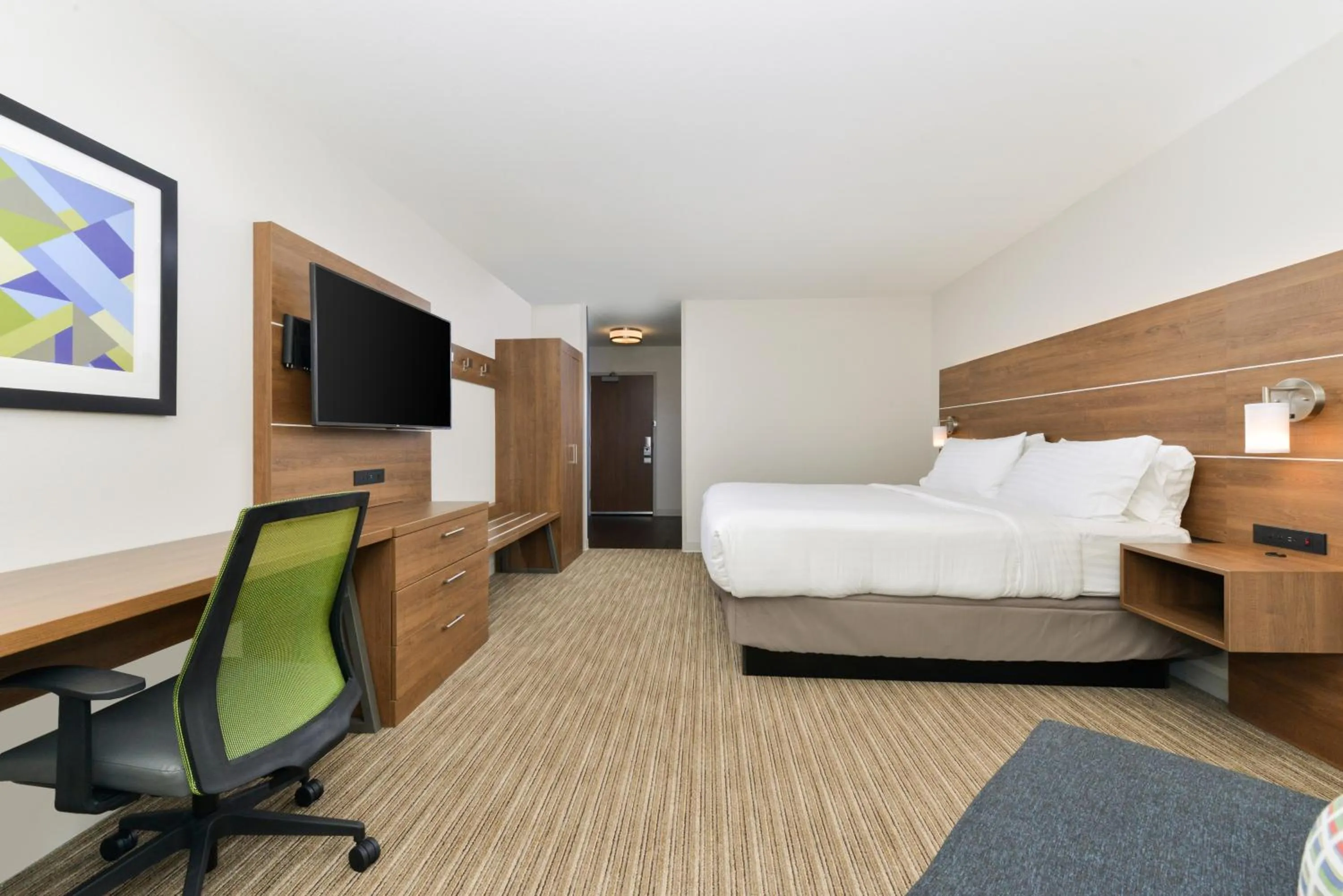 Photo of the whole room, Bed in Holiday Inn Express & Suites - Ogallala by IHG