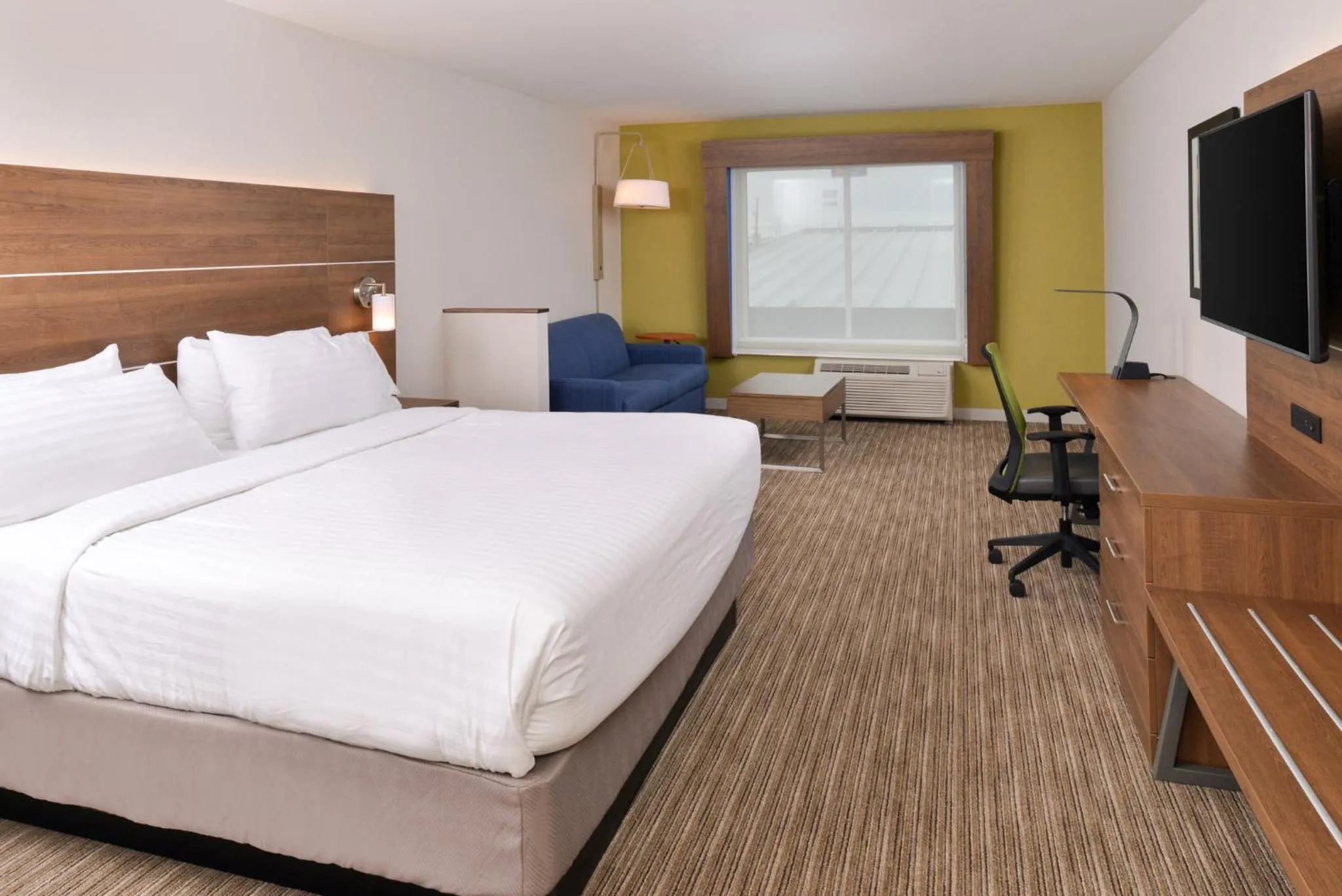 Photo of the whole room, Bed in Holiday Inn Express & Suites - Ogallala by IHG