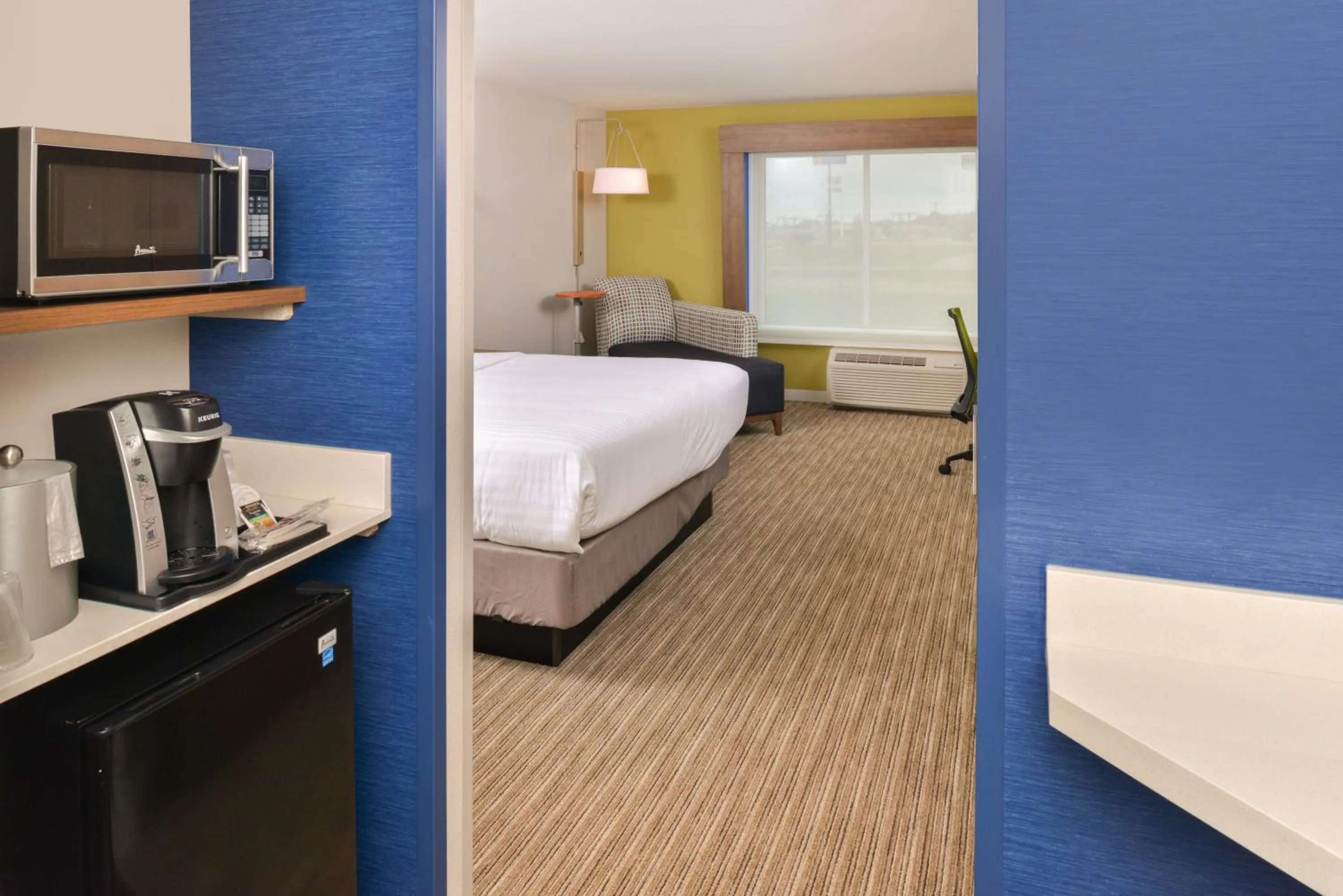 Photo of the whole room, Bed in Holiday Inn Express & Suites - Ogallala by IHG