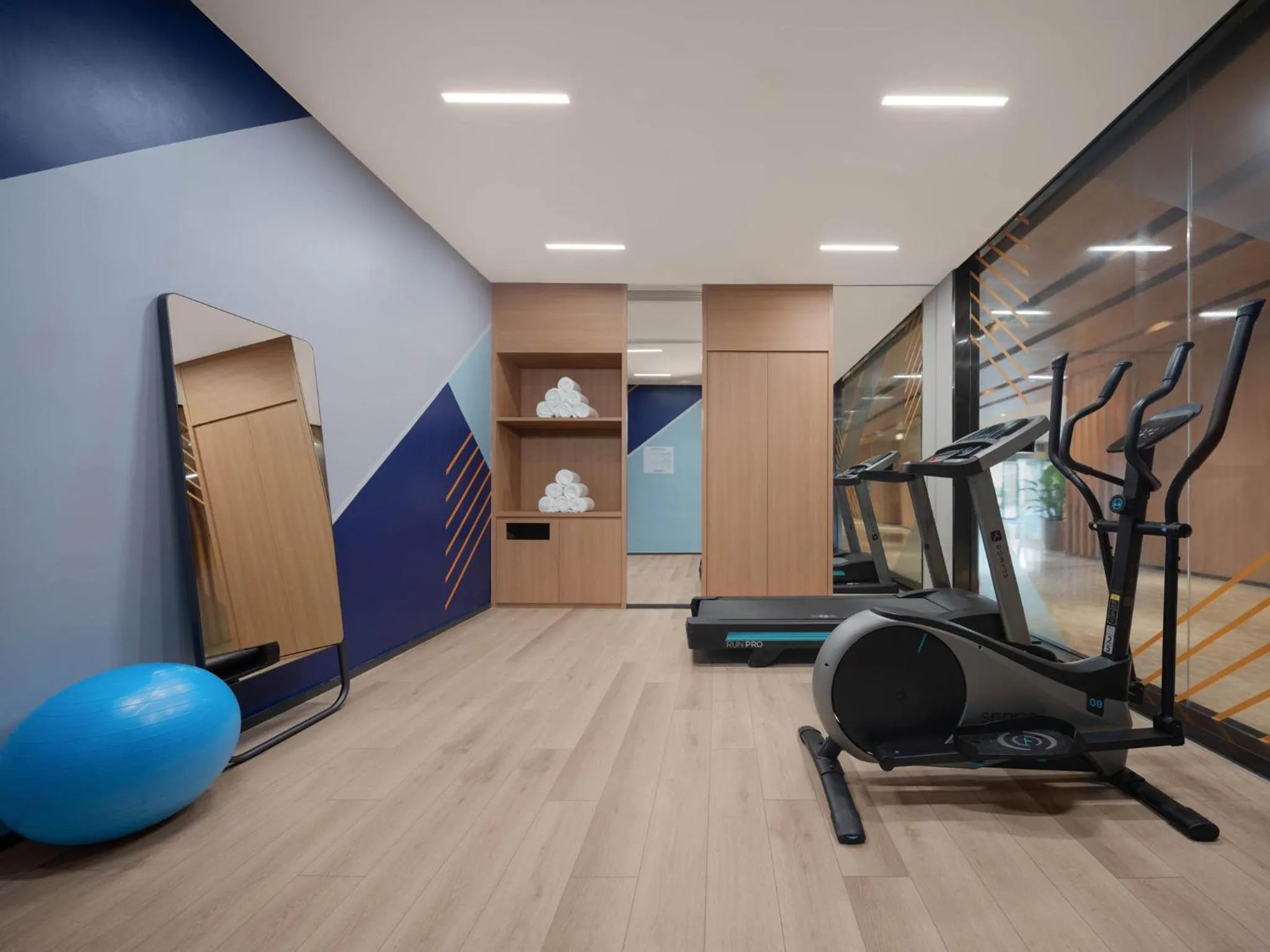 Fitness centre/facilities in Holiday Inn Express Shanghai Pujiang by IHG