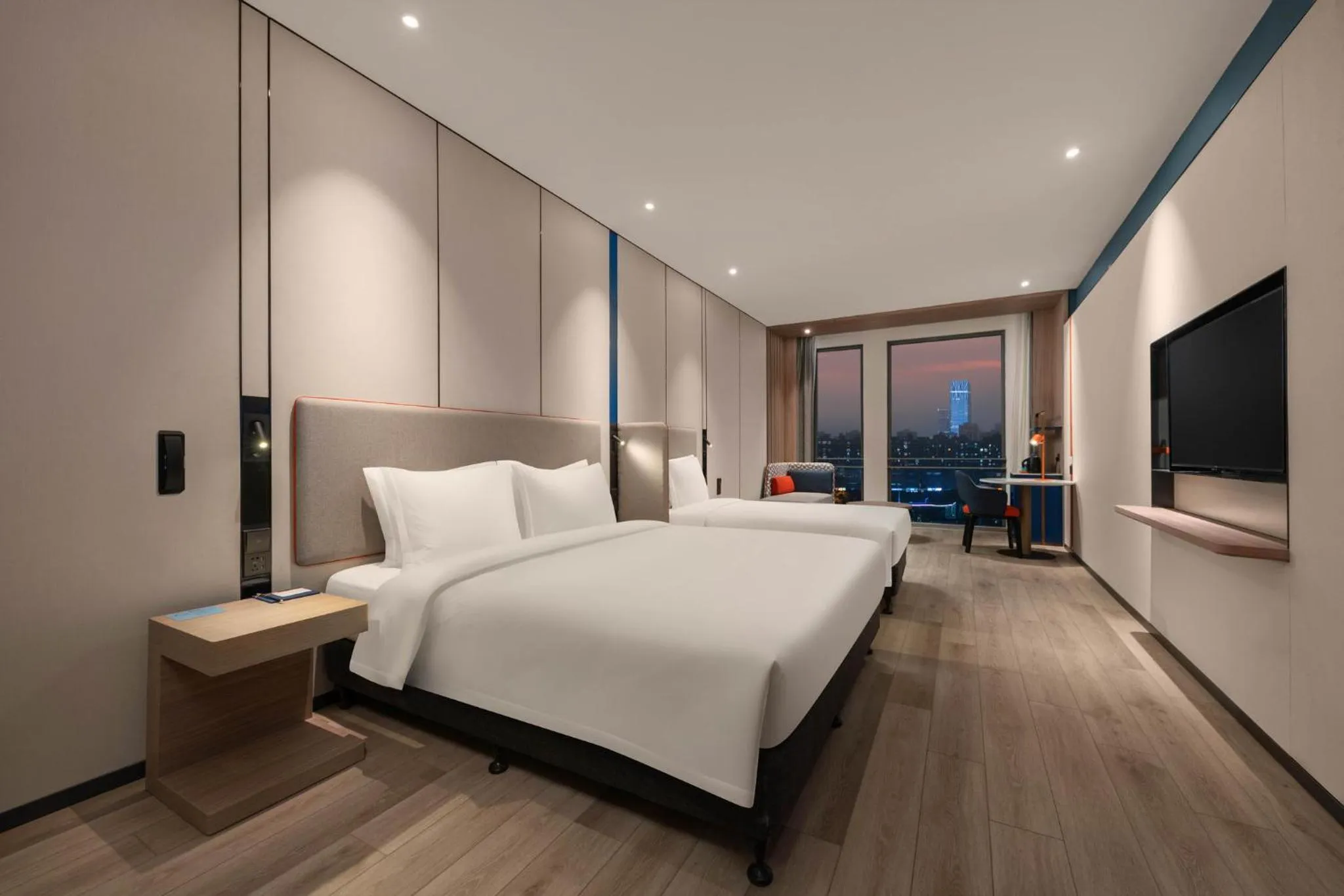 Photo of the whole room, Bed in Holiday Inn Express Shanghai Pujiang by IHG