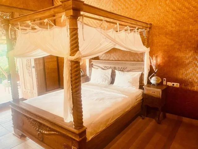 Bed in Sing Sing Resort Lovina