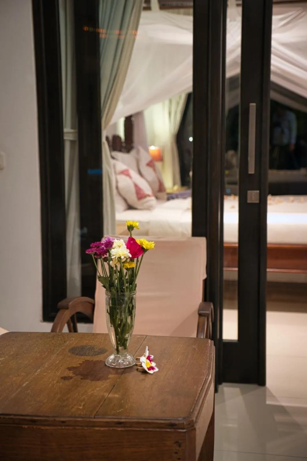 Bed in Sing Sing Resort Lovina