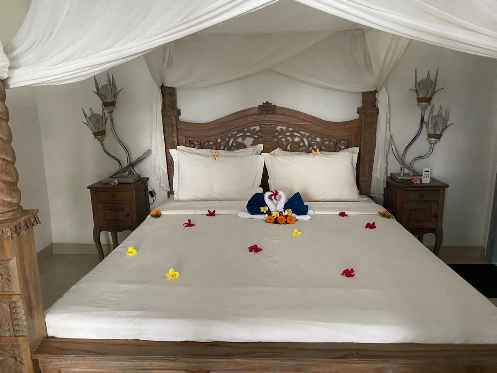 Bed in Sing Sing Resort Lovina