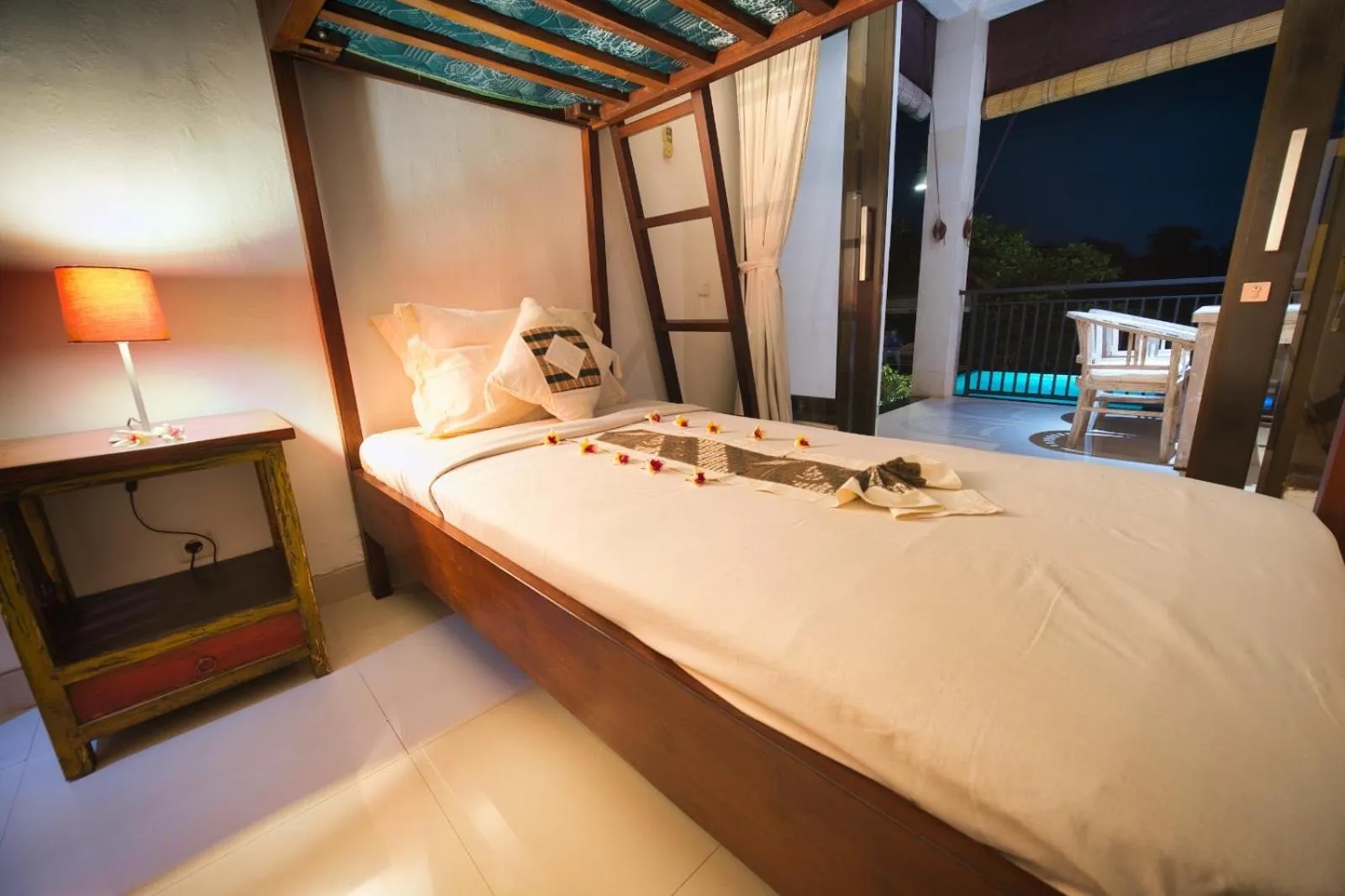 Bed in Sing Sing Resort Lovina