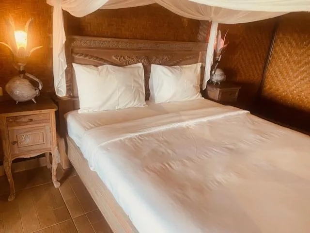 Bed in Sing Sing Resort Lovina