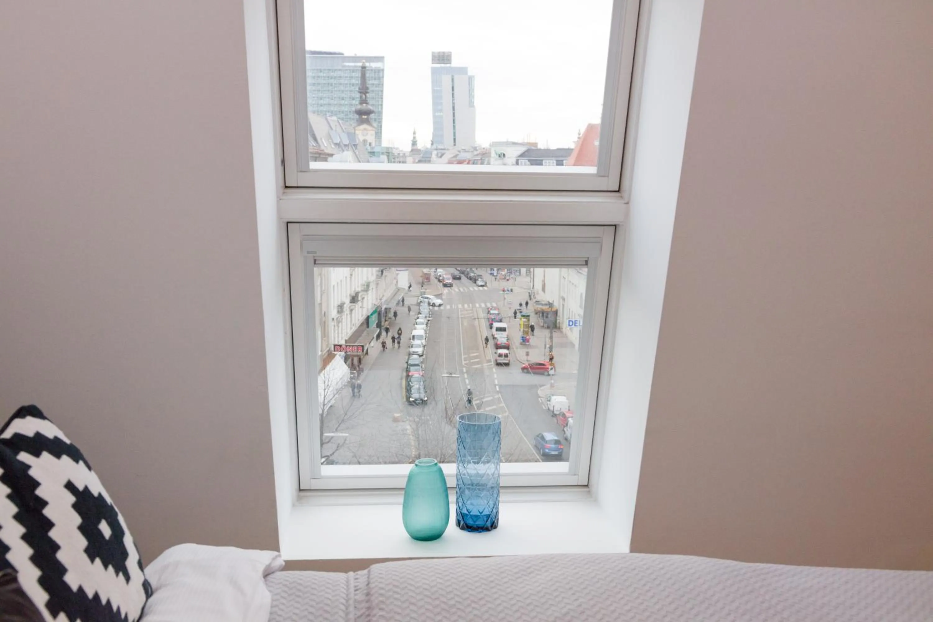 City view, Bed in RAFAEL KAISER - Premium Apartments City Centre - Contactless Check-In