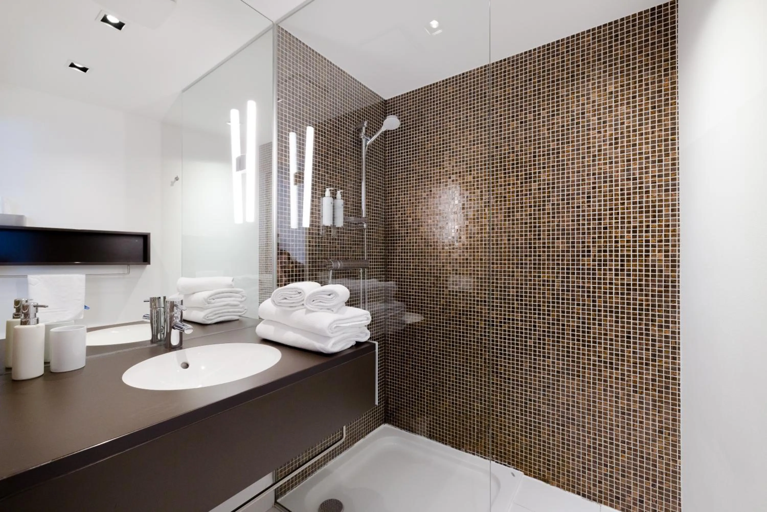 Shower in RAFAEL KAISER - Premium Apartments City Centre - Contactless Check-In