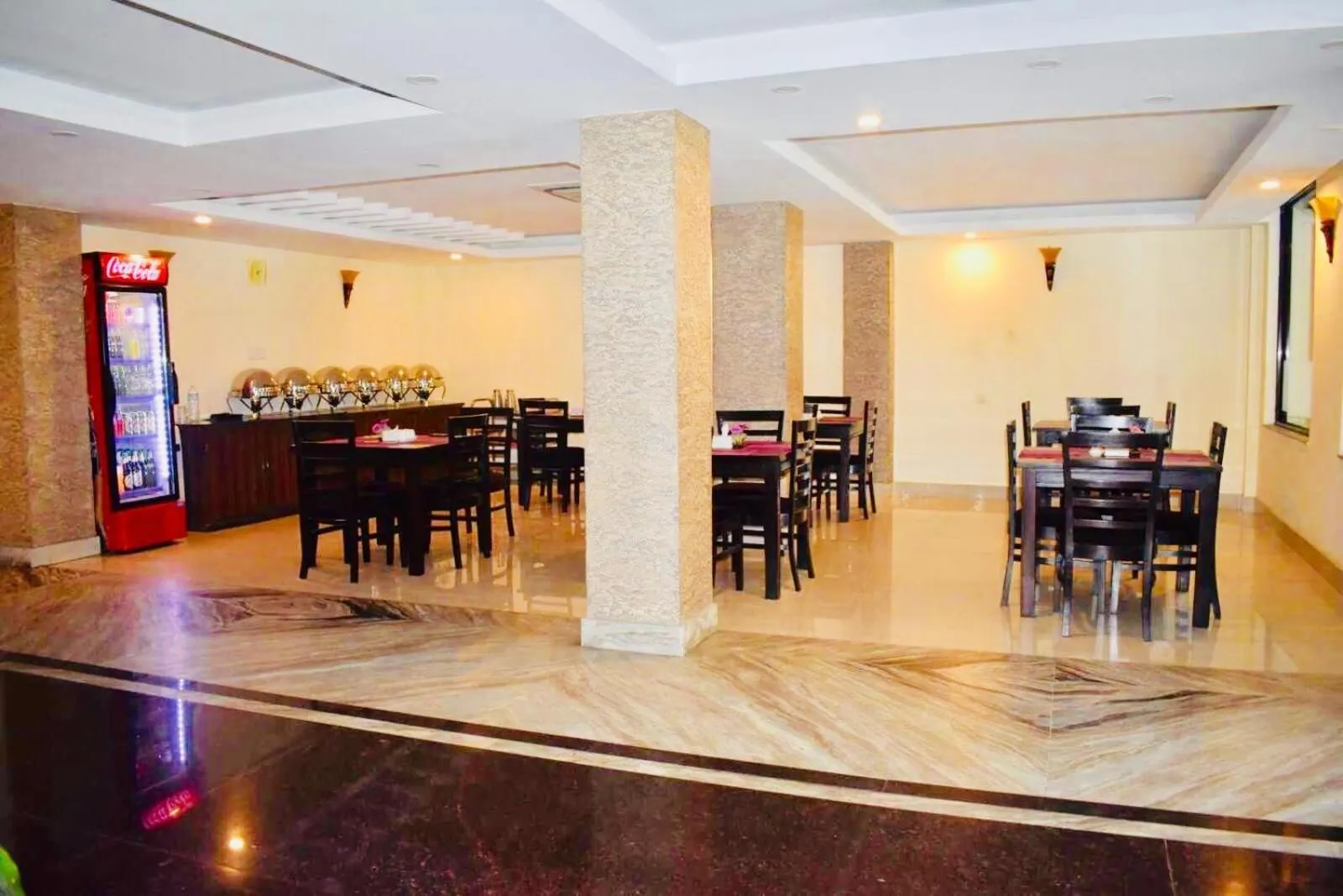 Restaurant/places to eat in Hotel Hema