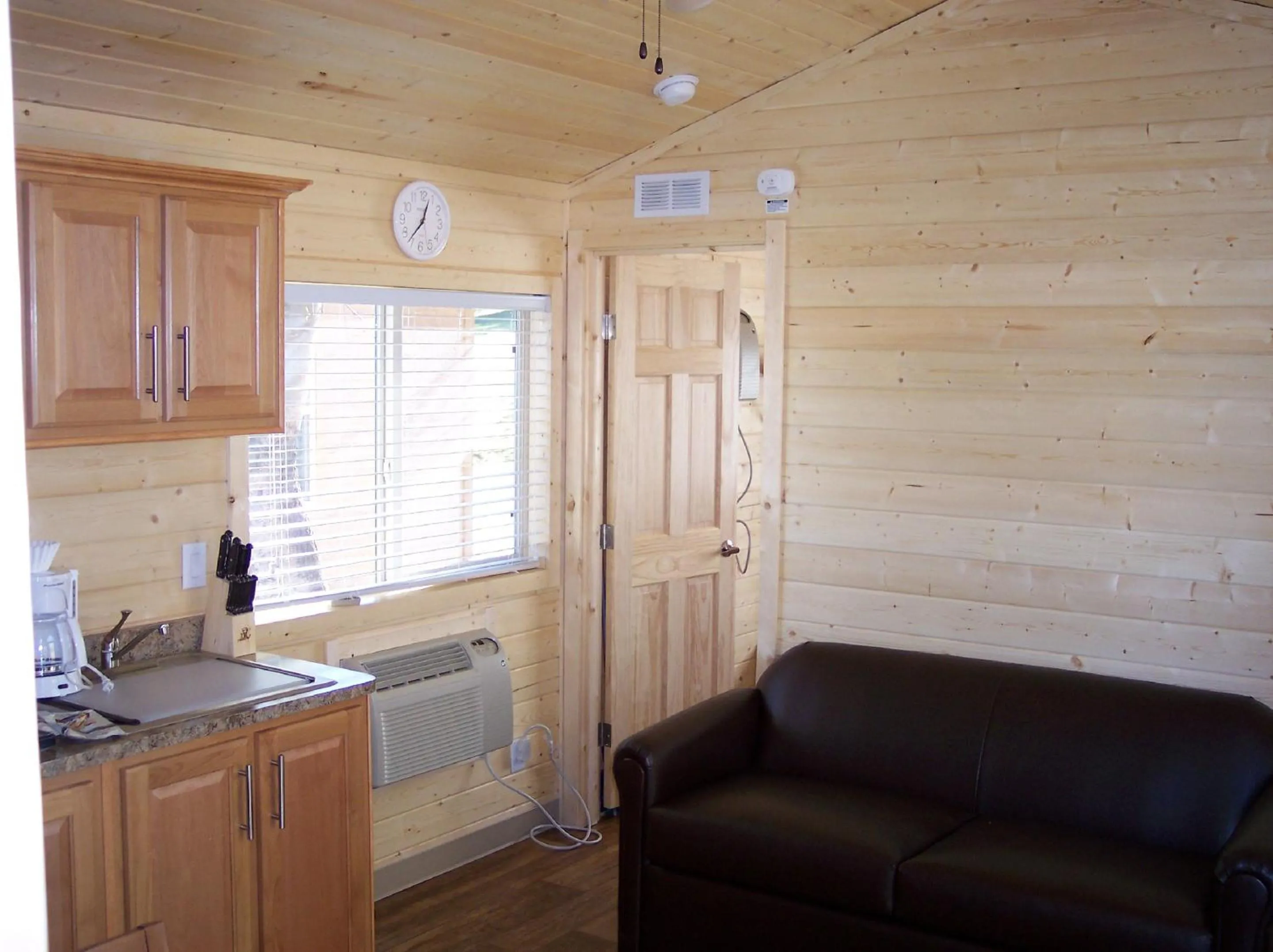 Snowflower Camping Resort Cottage 7