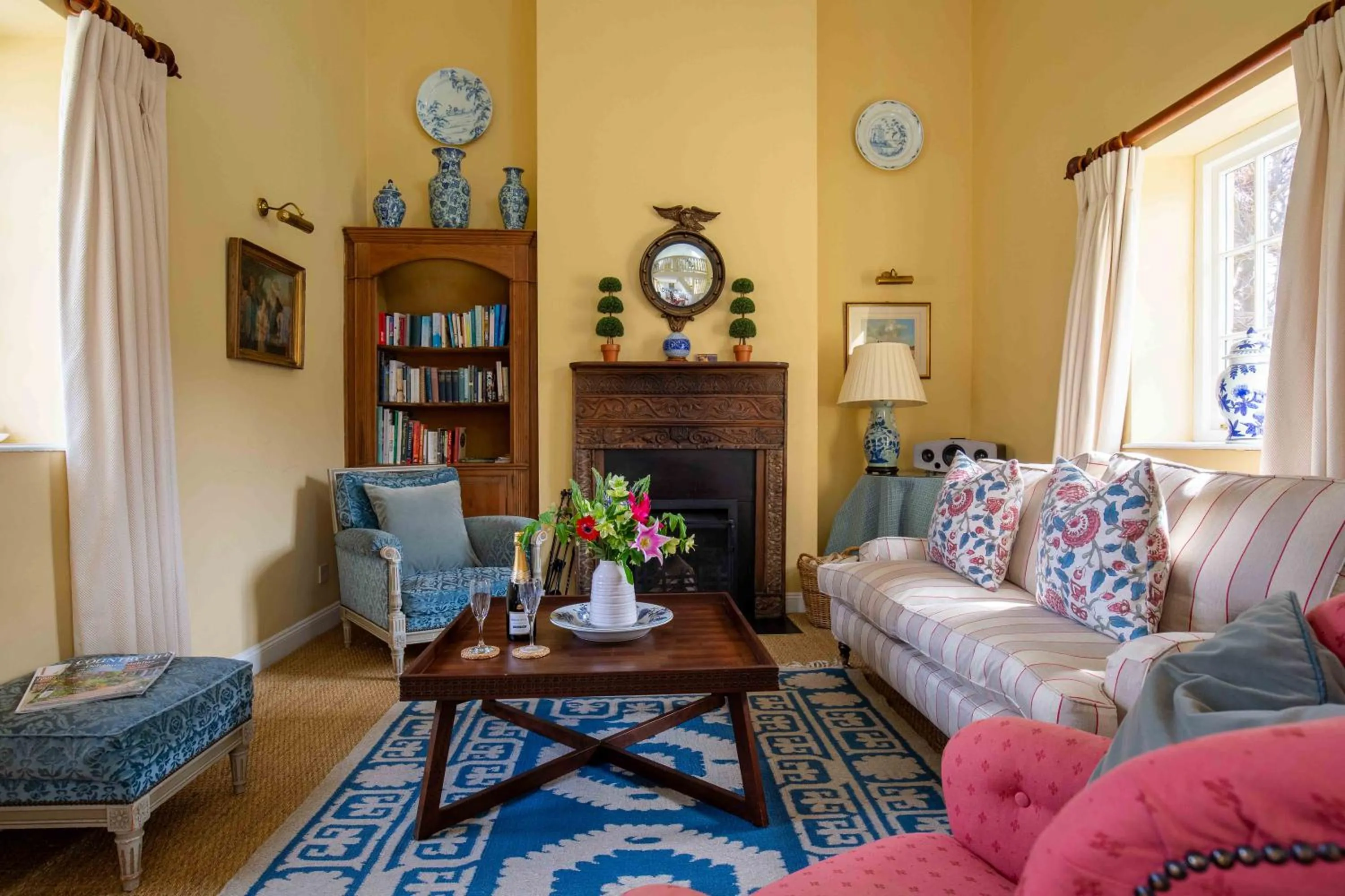 Living room in Saratoga Cottage