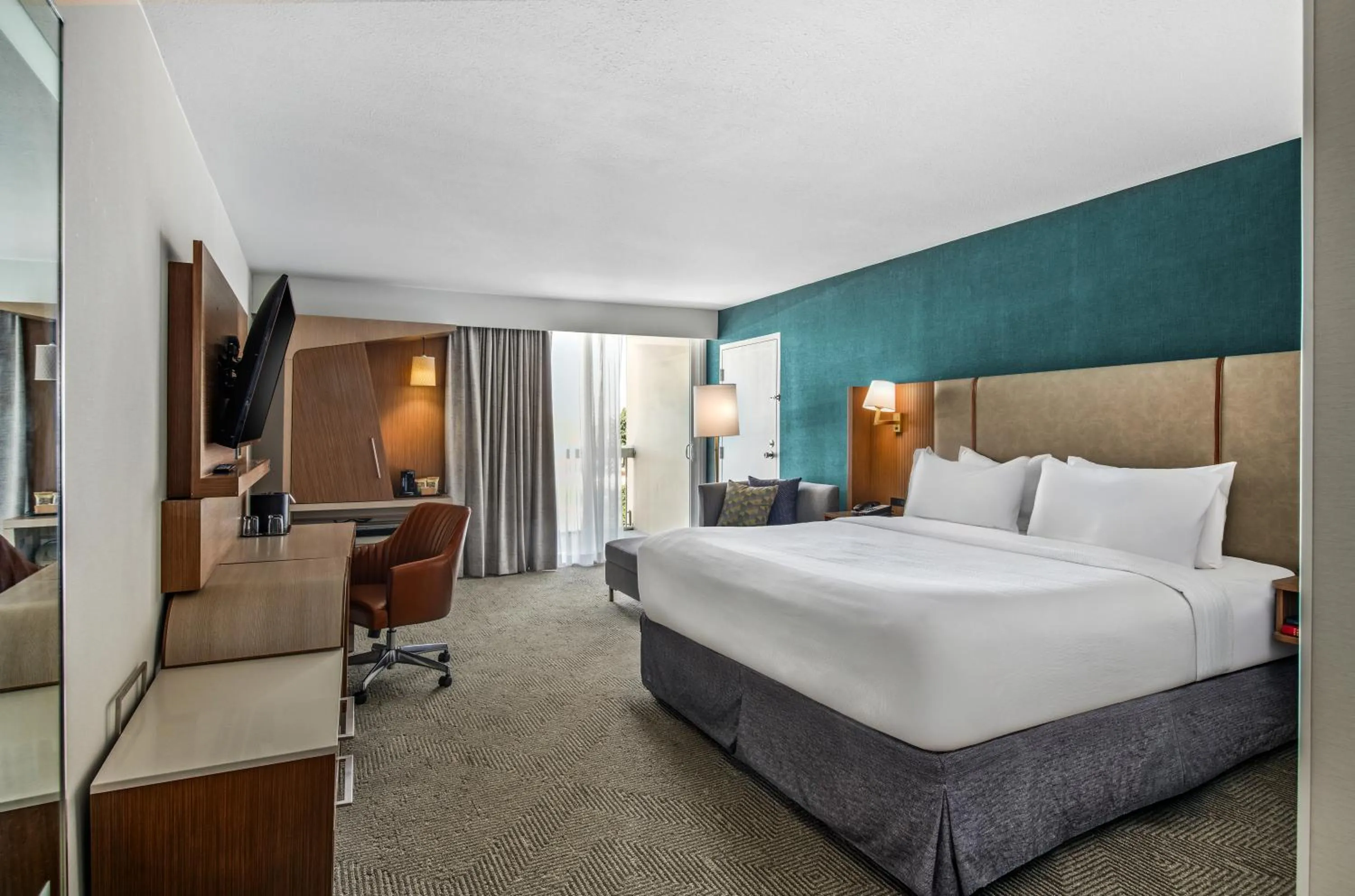 Bed in Holiday Inn Oxnard - Ventura by IHG