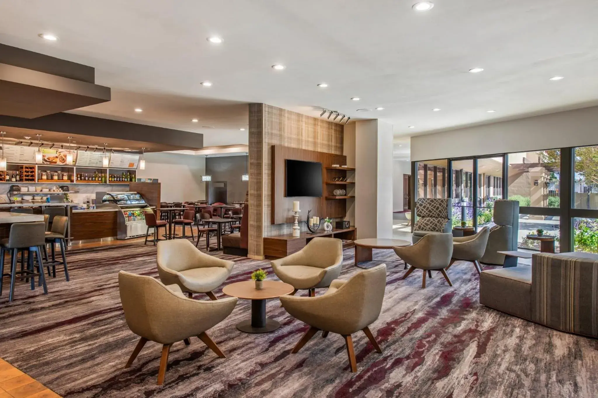 Property building in Holiday Inn Oxnard - Ventura by IHG Property building in Holiday Inn Oxnard - Ventura by IHG