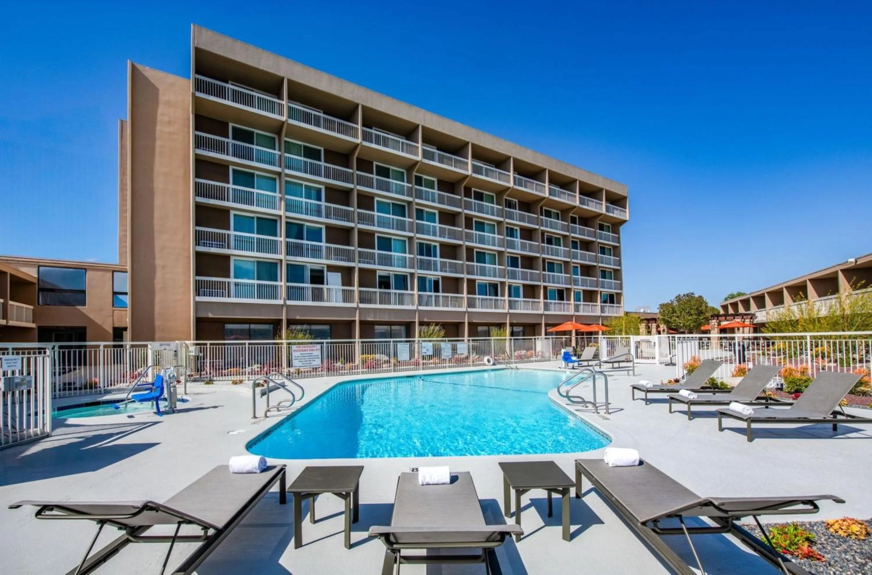 Swimming pool in Holiday Inn Oxnard - Ventura by IHG