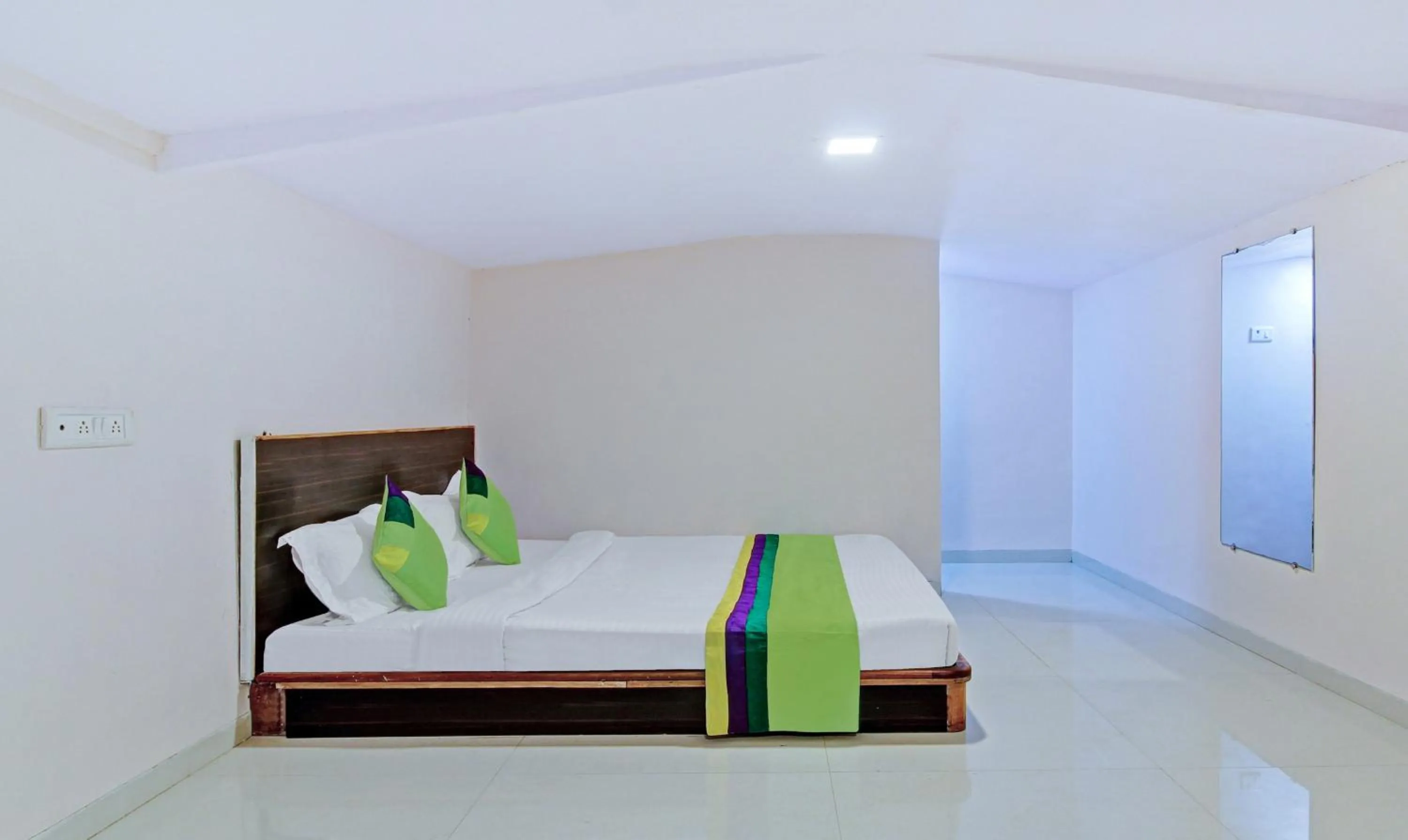 Bedroom in Treebo Berry Hill Venna Lake, 3 Km From City Center