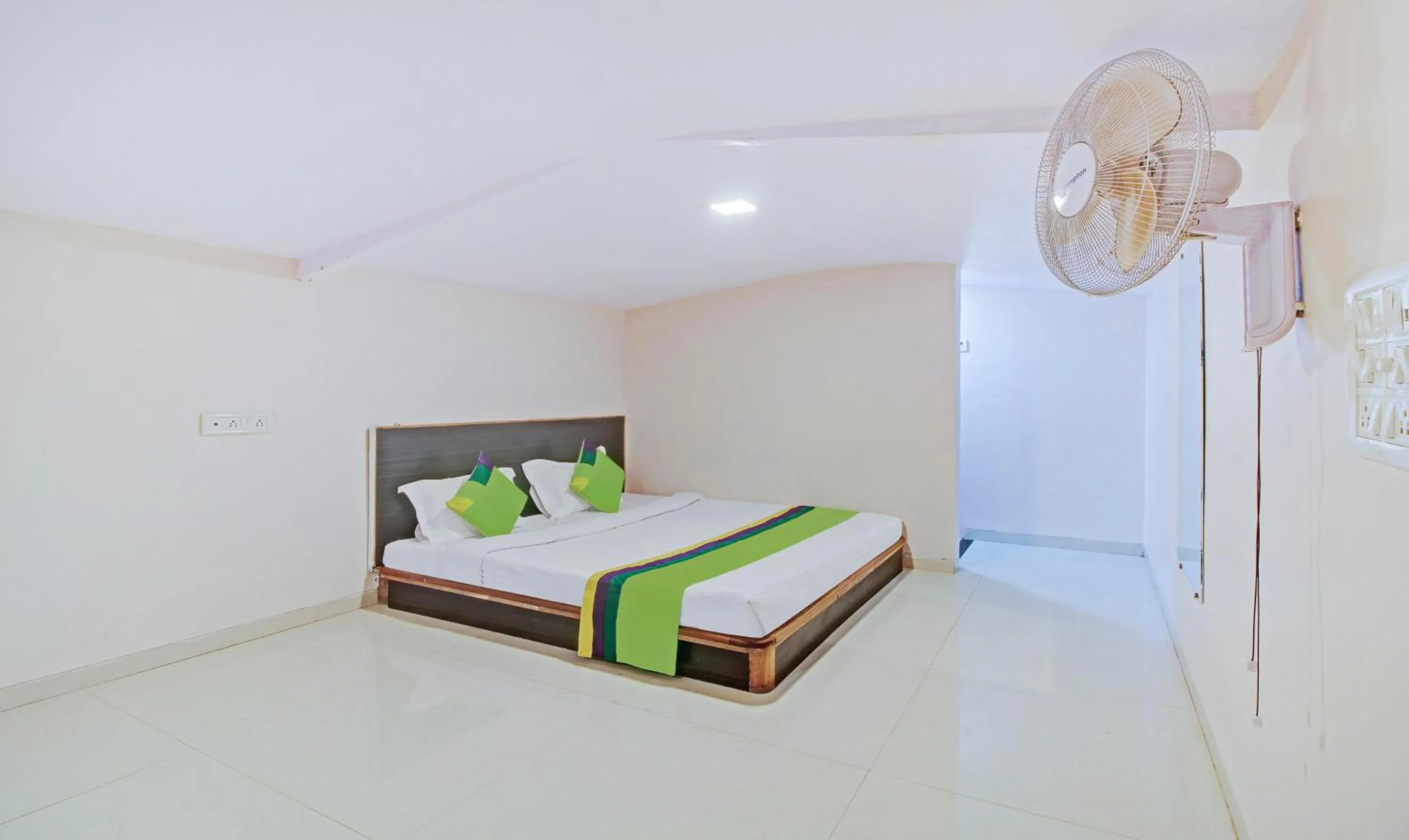 Bedroom in Treebo Berry Hill Venna Lake, 3 Km From City Center