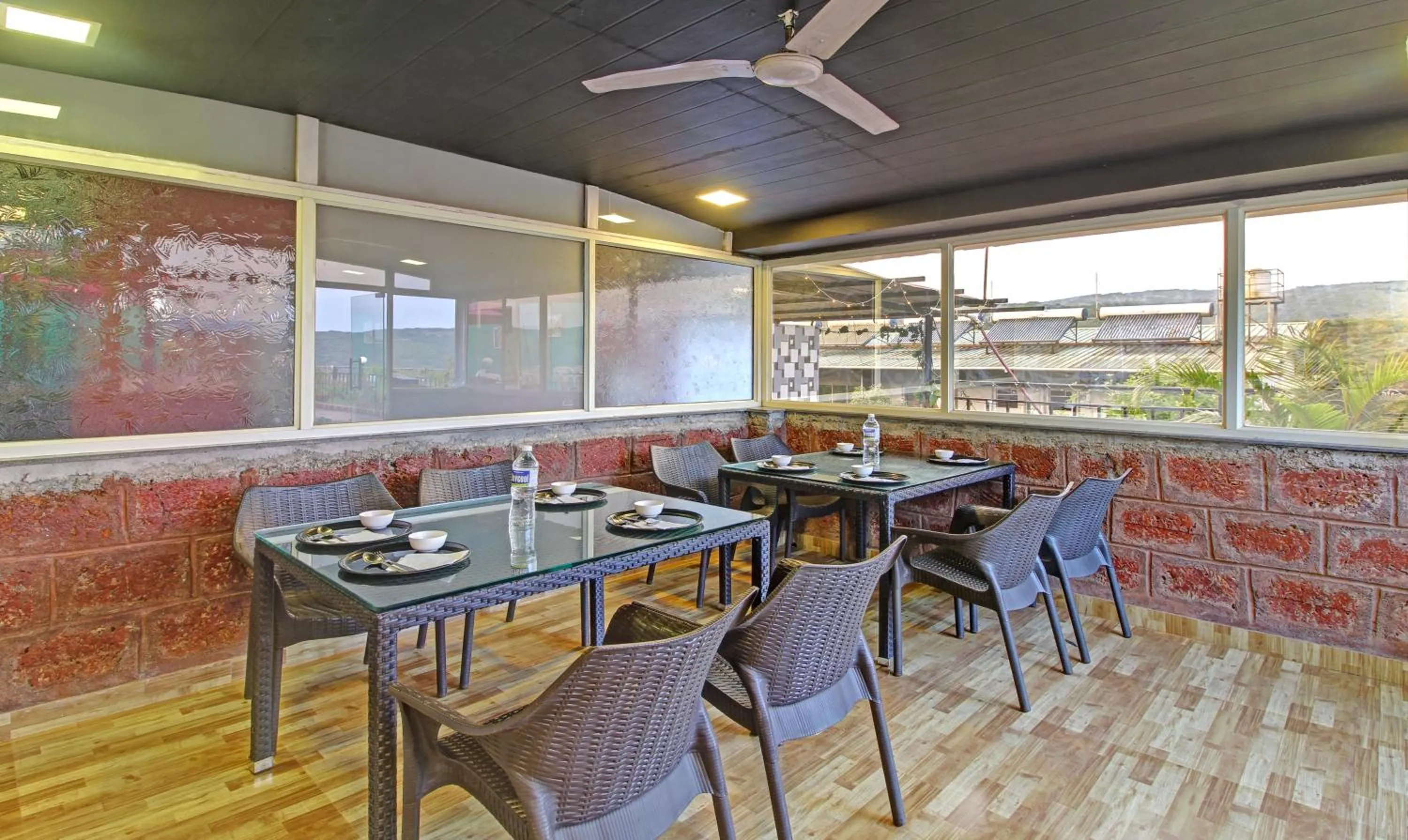 Restaurant/places to eat in Treebo Berry Hill Venna Lake, 3 Km From City Center