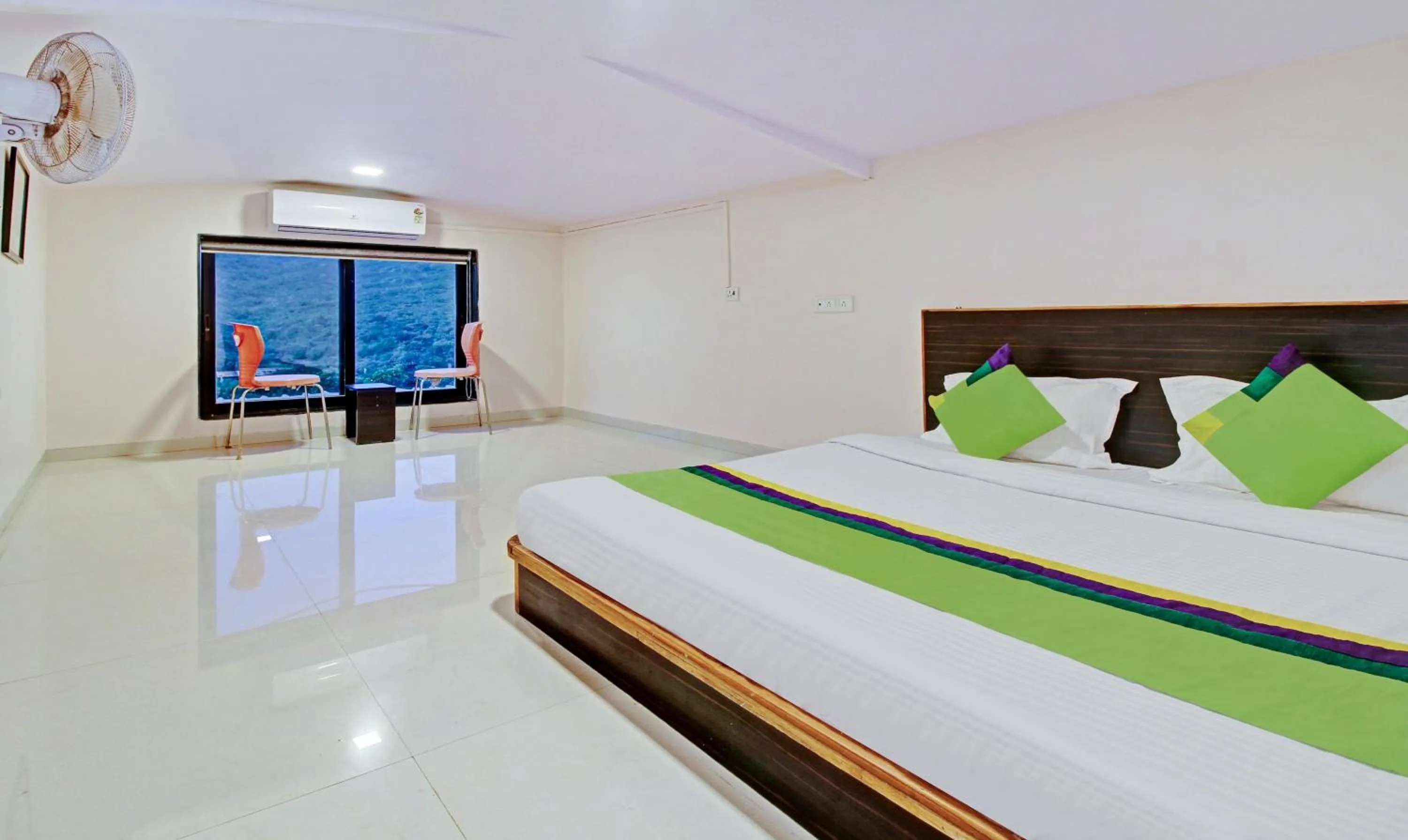 Bedroom in Treebo Berry Hill Venna Lake, 3 Km From City Center