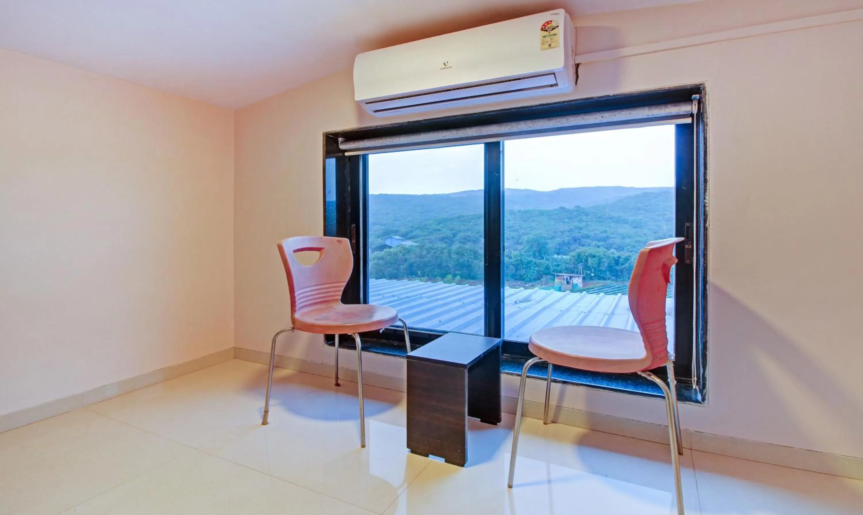 Seating area in Treebo Berry Hill Venna Lake, 3 Km From City Center