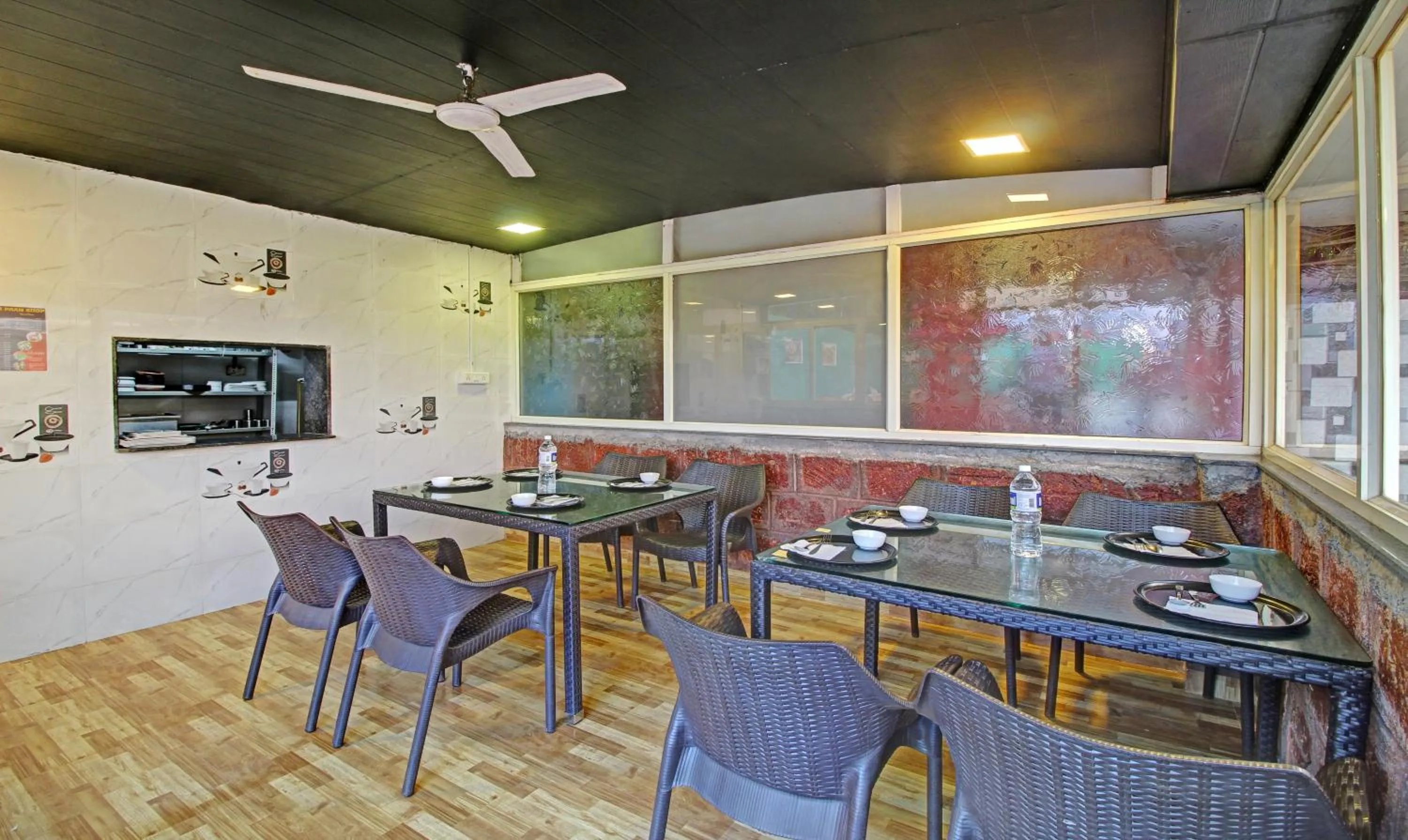 Restaurant/places to eat in Treebo Berry Hill Venna Lake, 3 Km From City Center