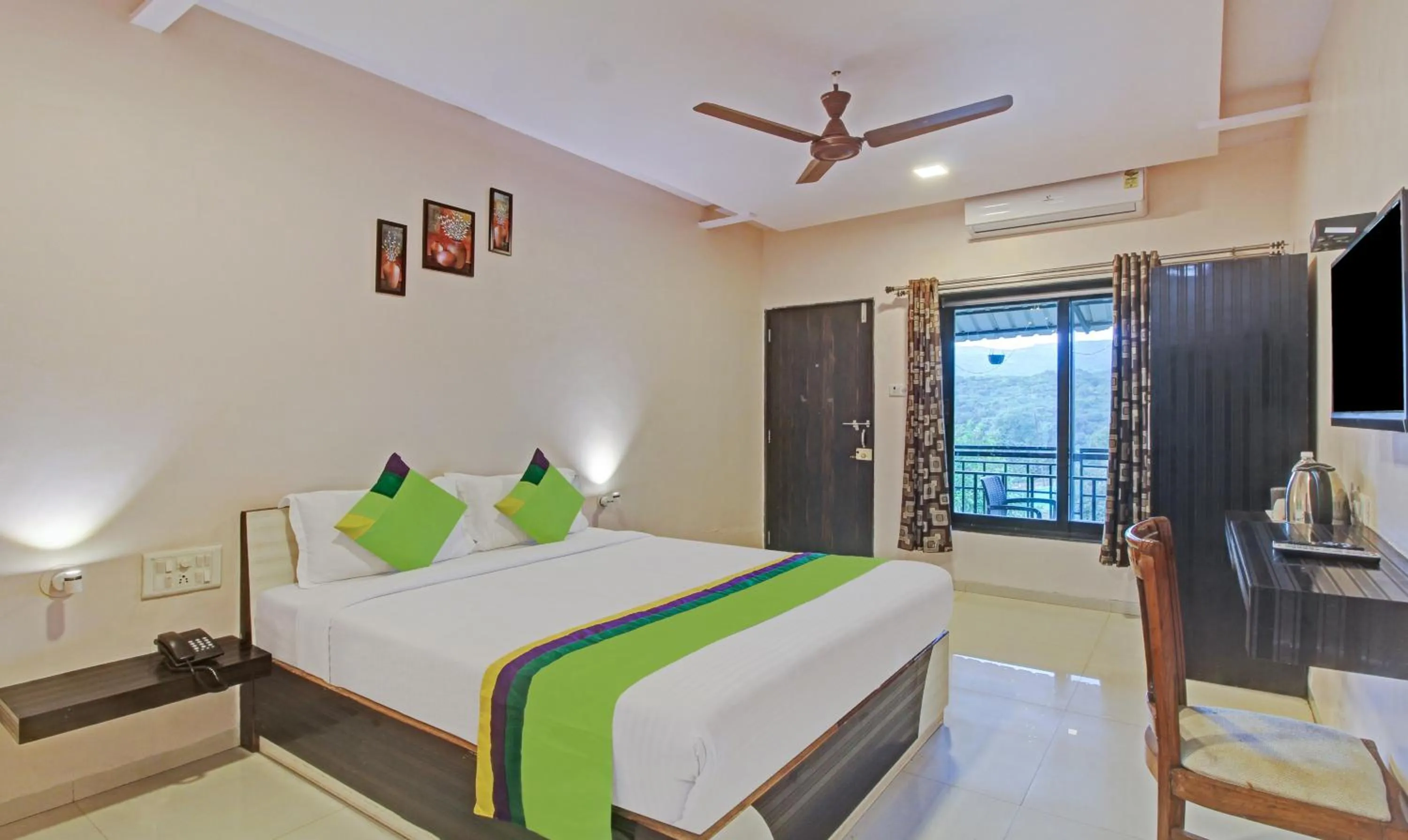 Photo of the whole room in Treebo Berry Hill Venna Lake, 3 Km From City Center