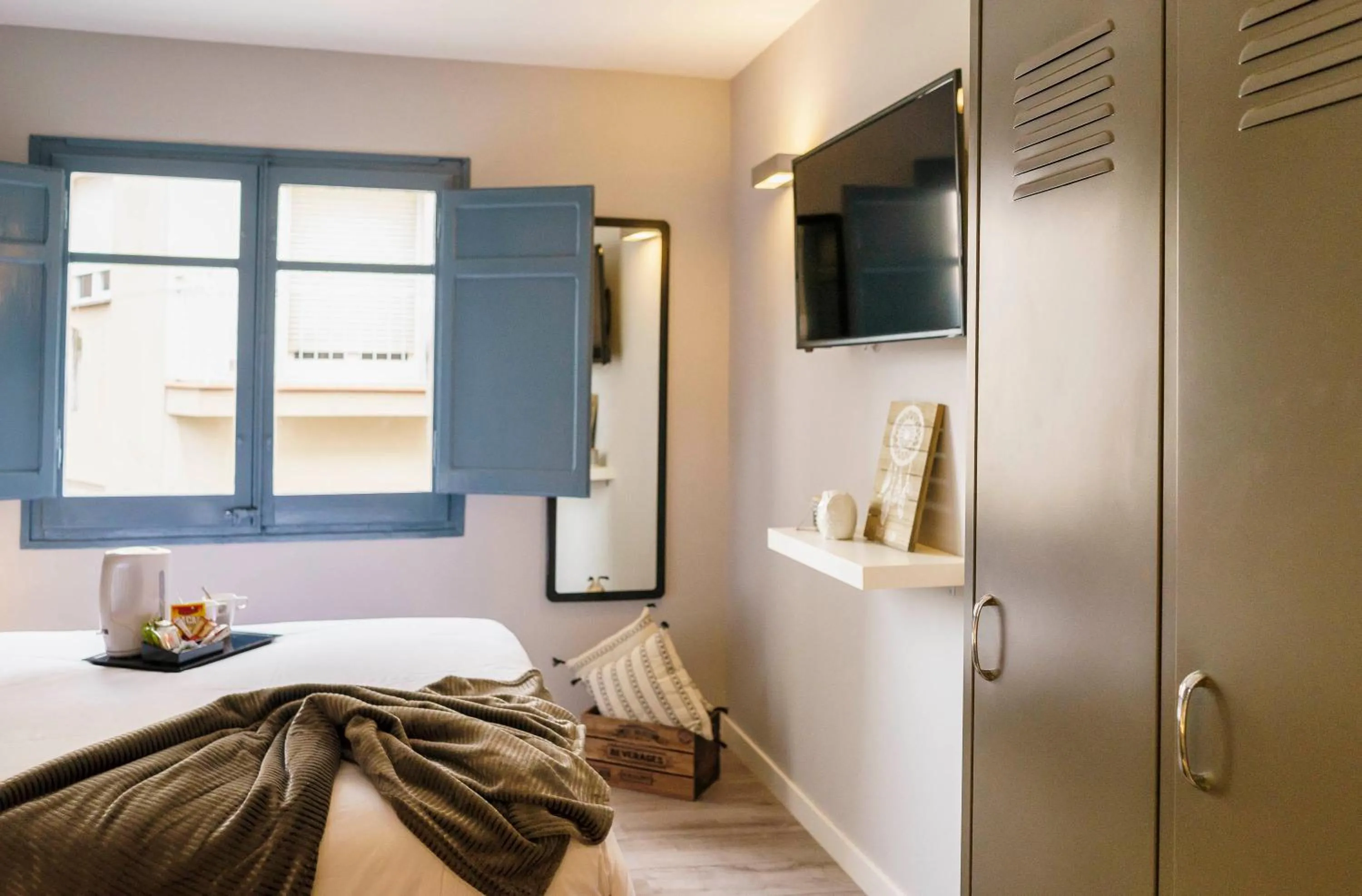 Bedroom, Bed in BYPILLOW Wander