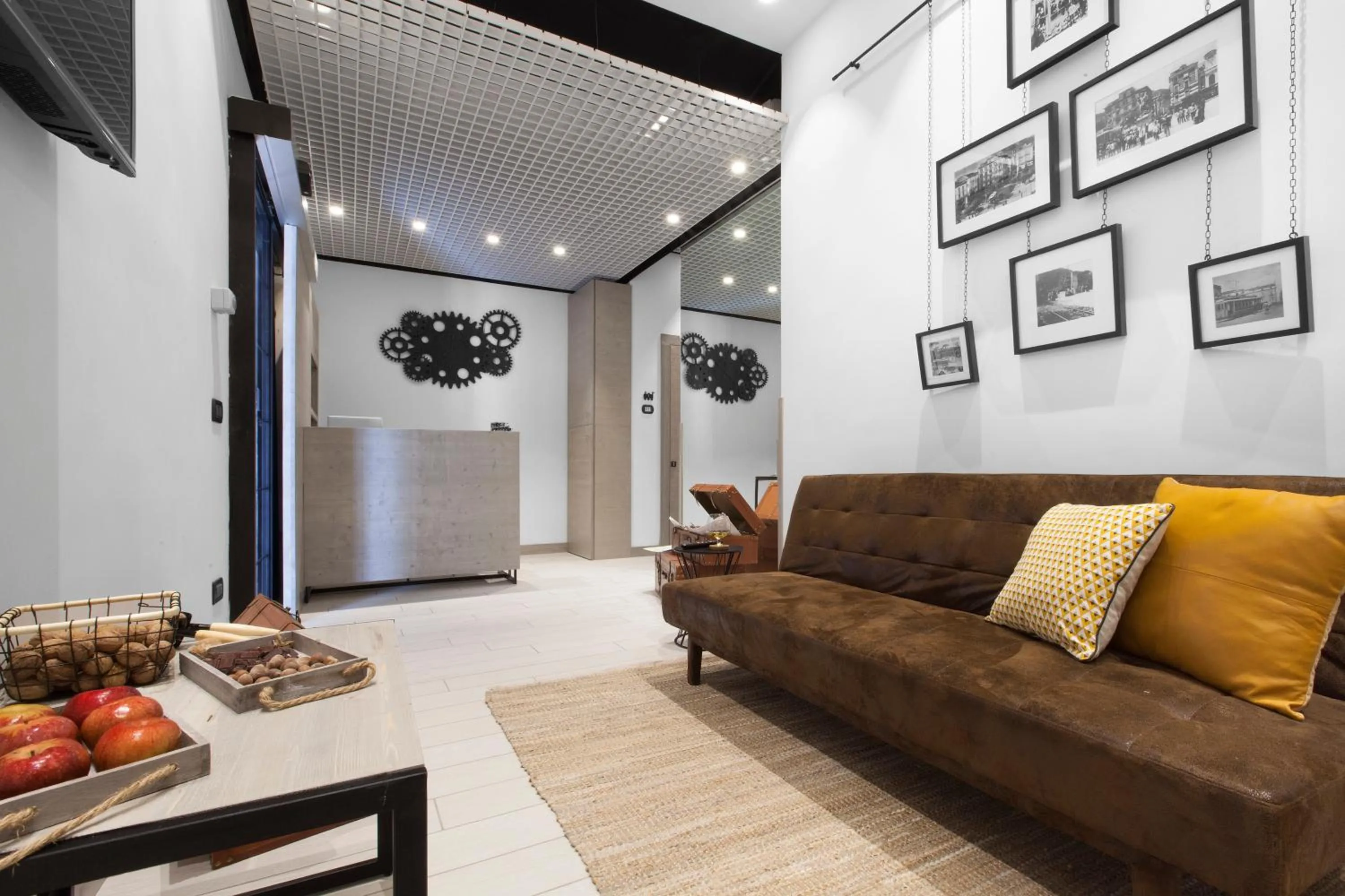 Communal lounge/ TV room in La Ferrovia Guest House