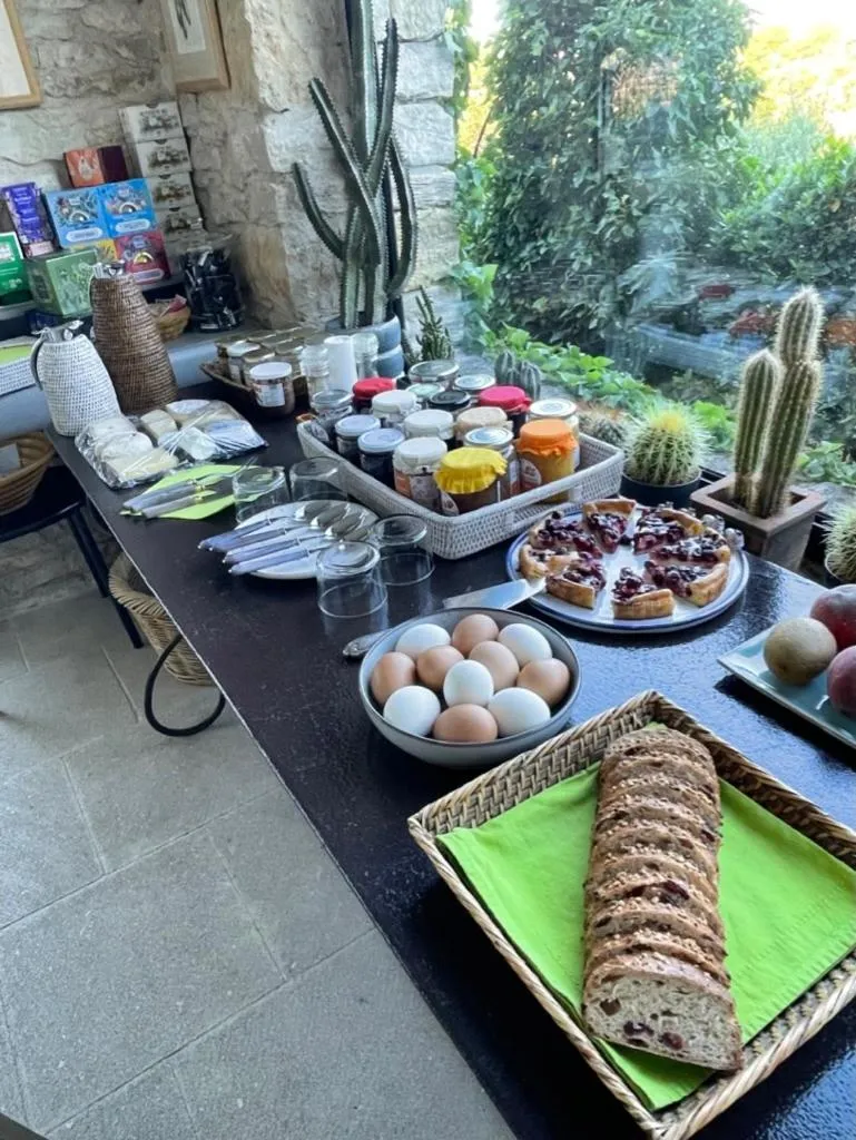 Breakfast in La Borie en Provence