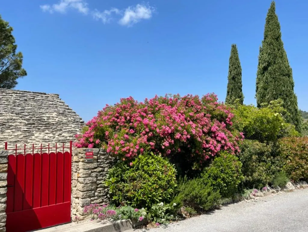 Property building in La Borie en Provence