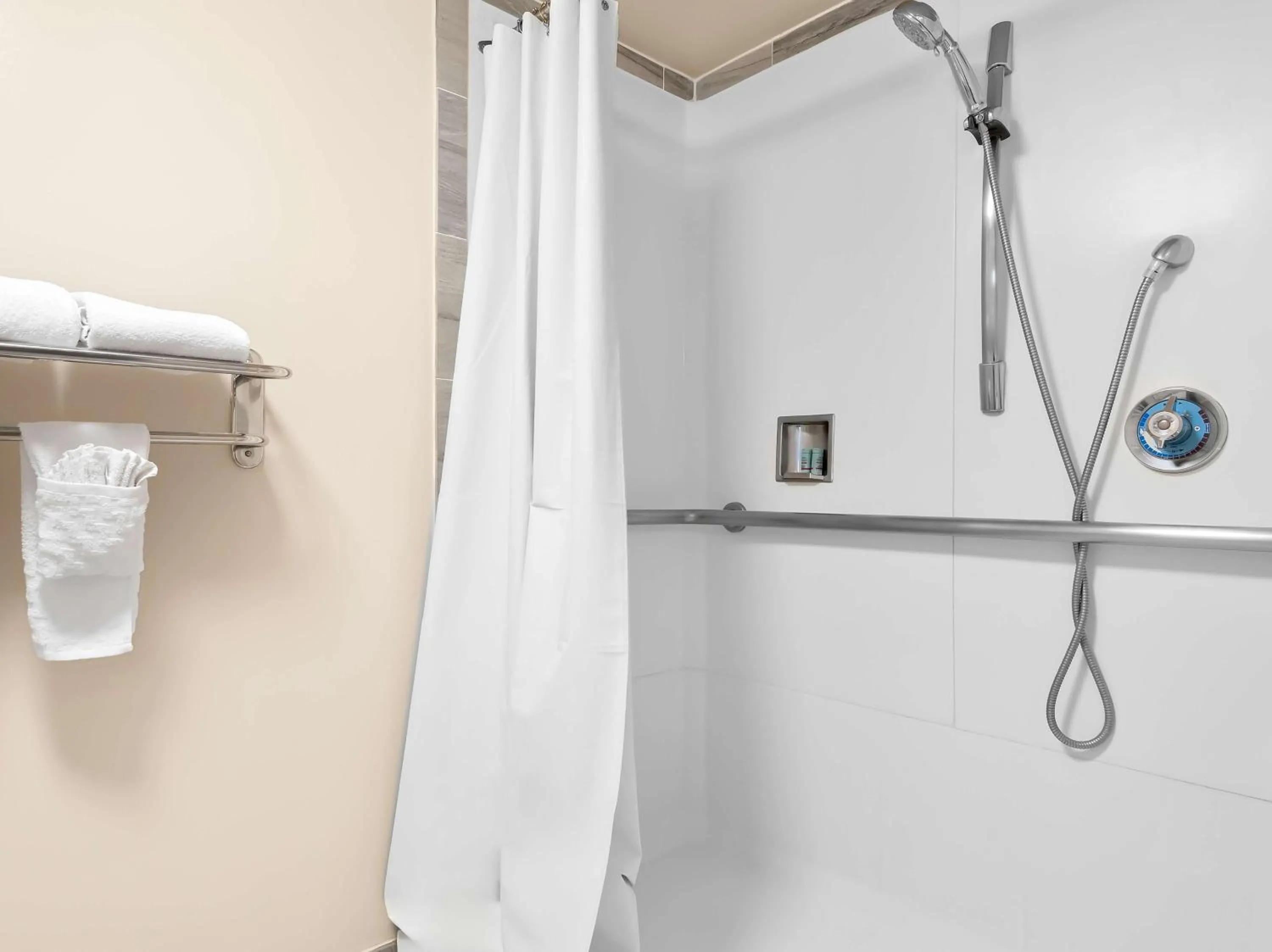 Bathroom in Best Western Potomac Mills