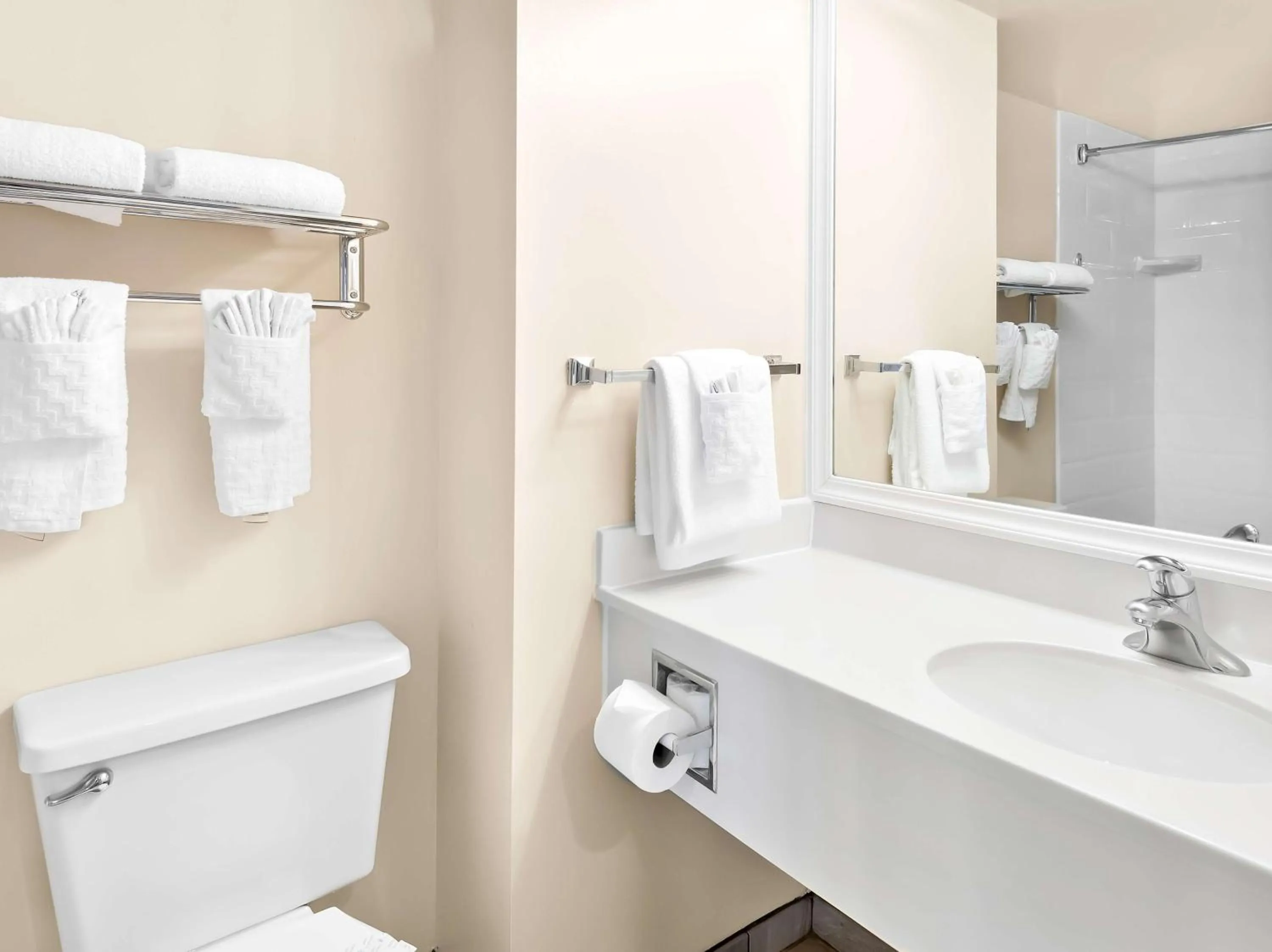 Bathroom in Best Western Potomac Mills