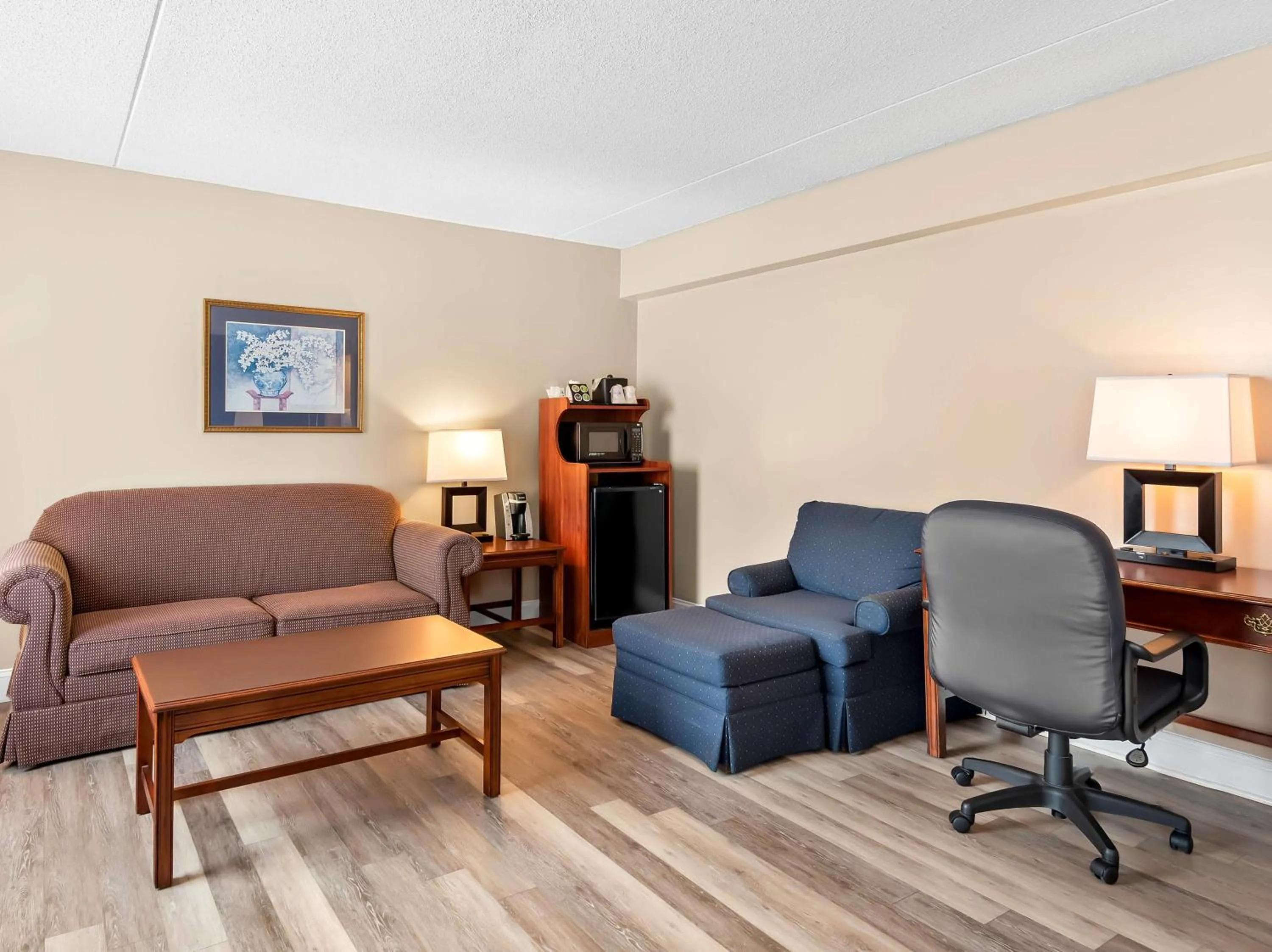 Bedroom in Best Western Potomac Mills