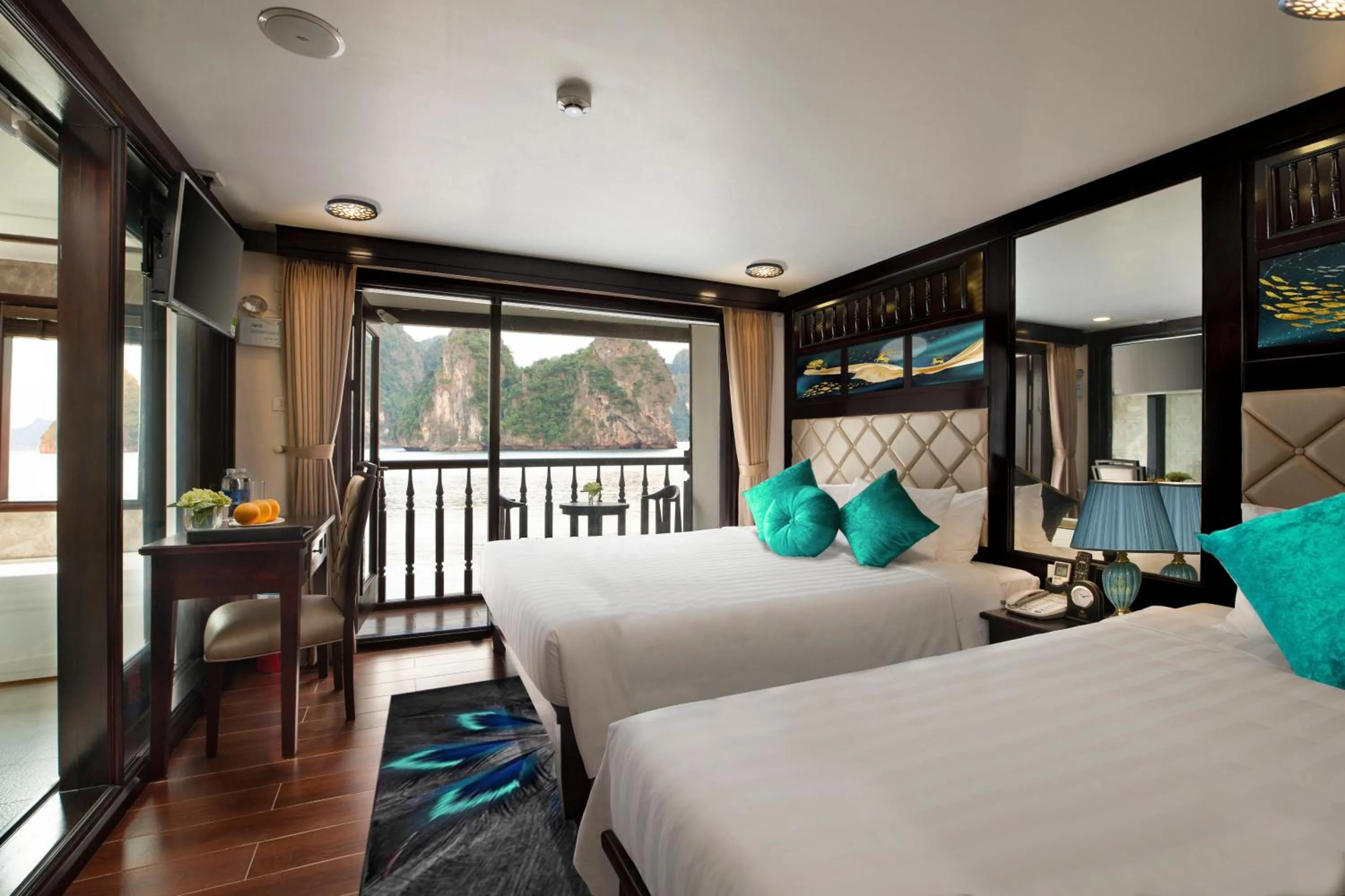 Photo of the whole room, Bed in Alisa Premier Cruise