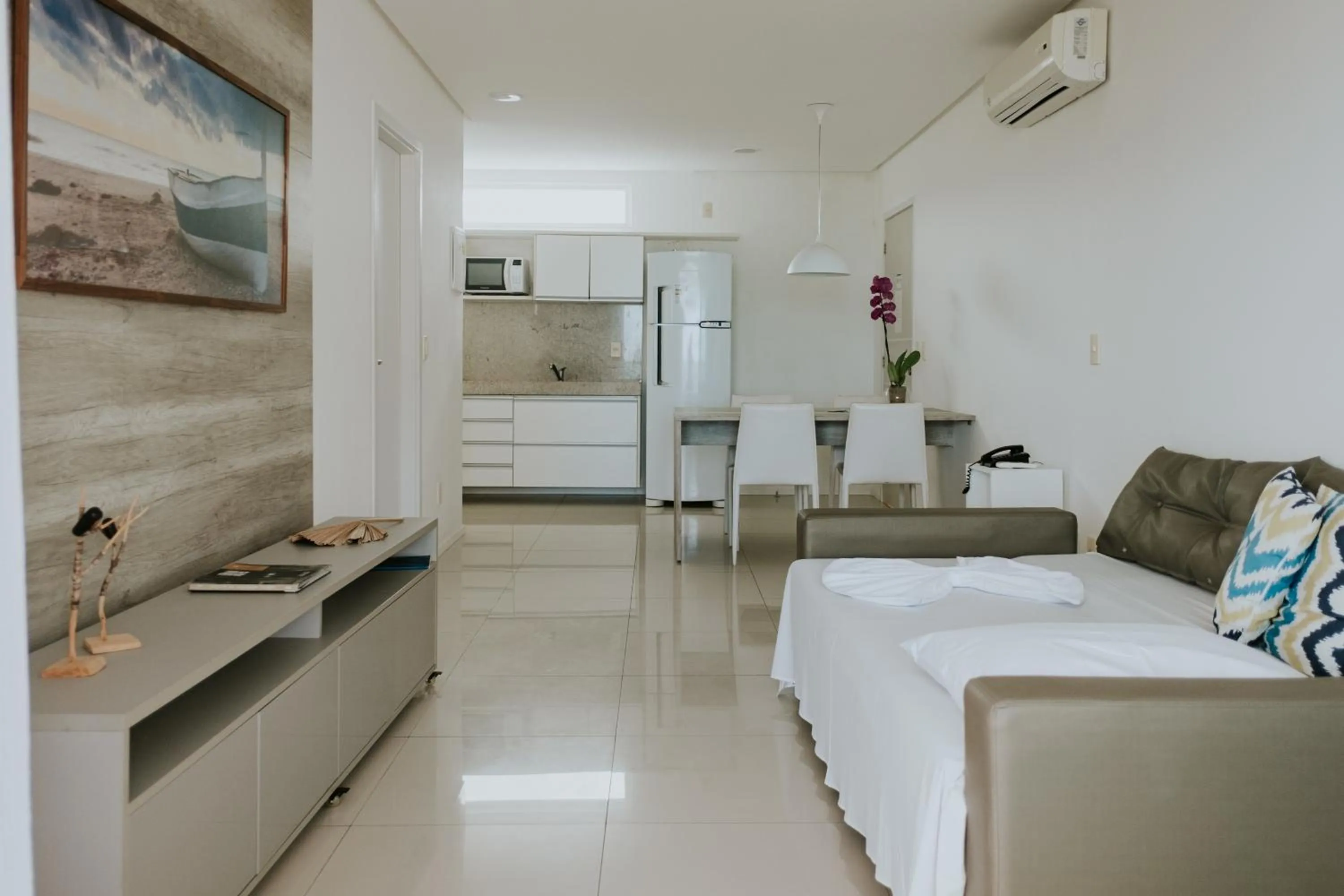 Property building, Bed in Wave Suítes Hotel & Lounge bar