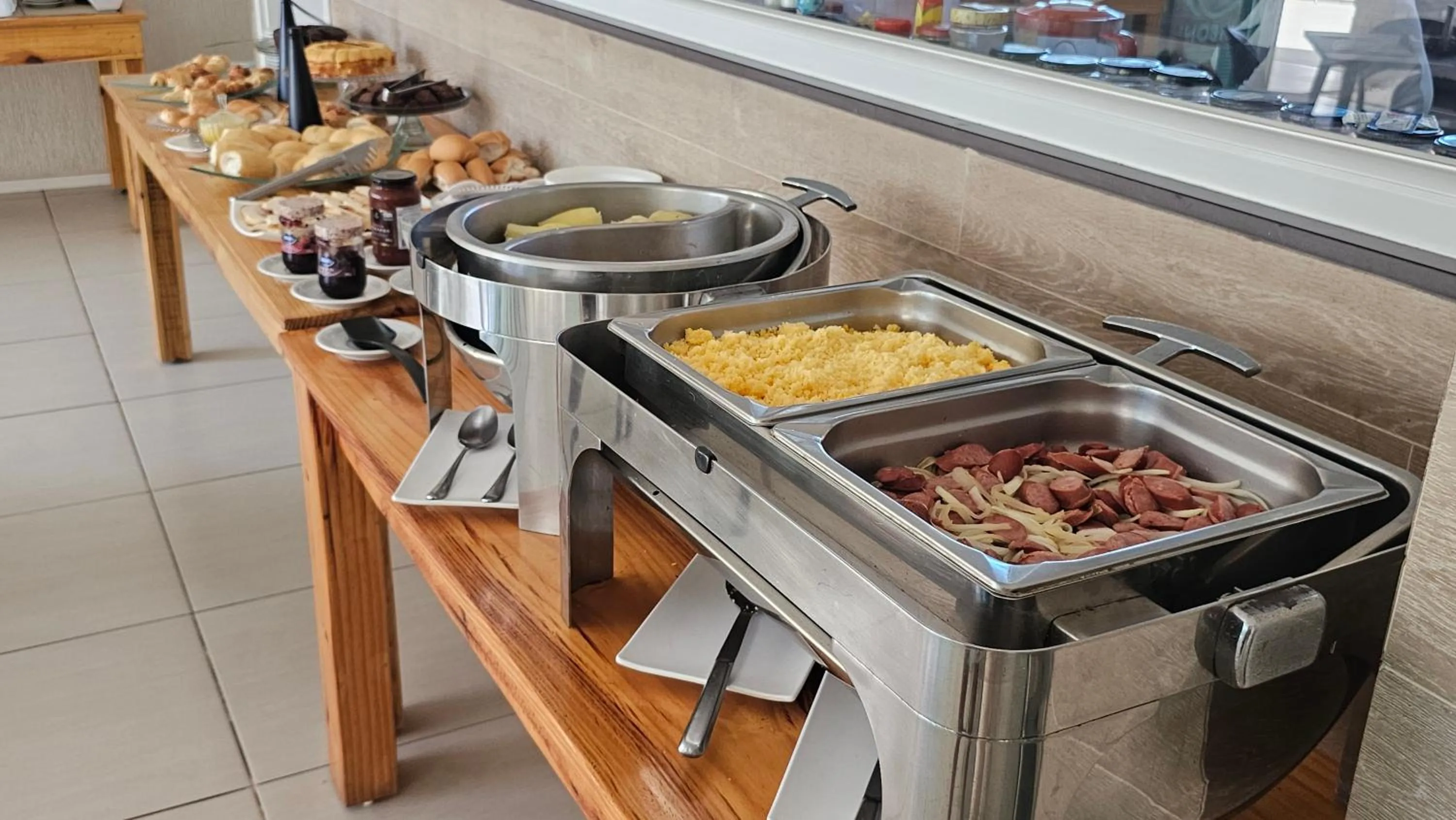 Breakfast in Wave Suítes Hotel & Lounge bar