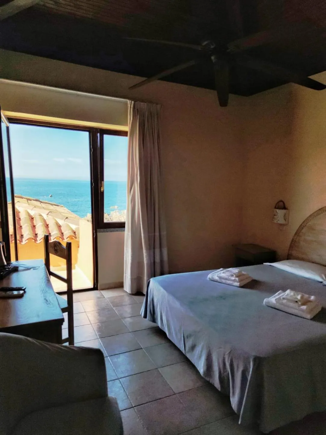 Sea view, Bed in Hotel Costa Paradiso