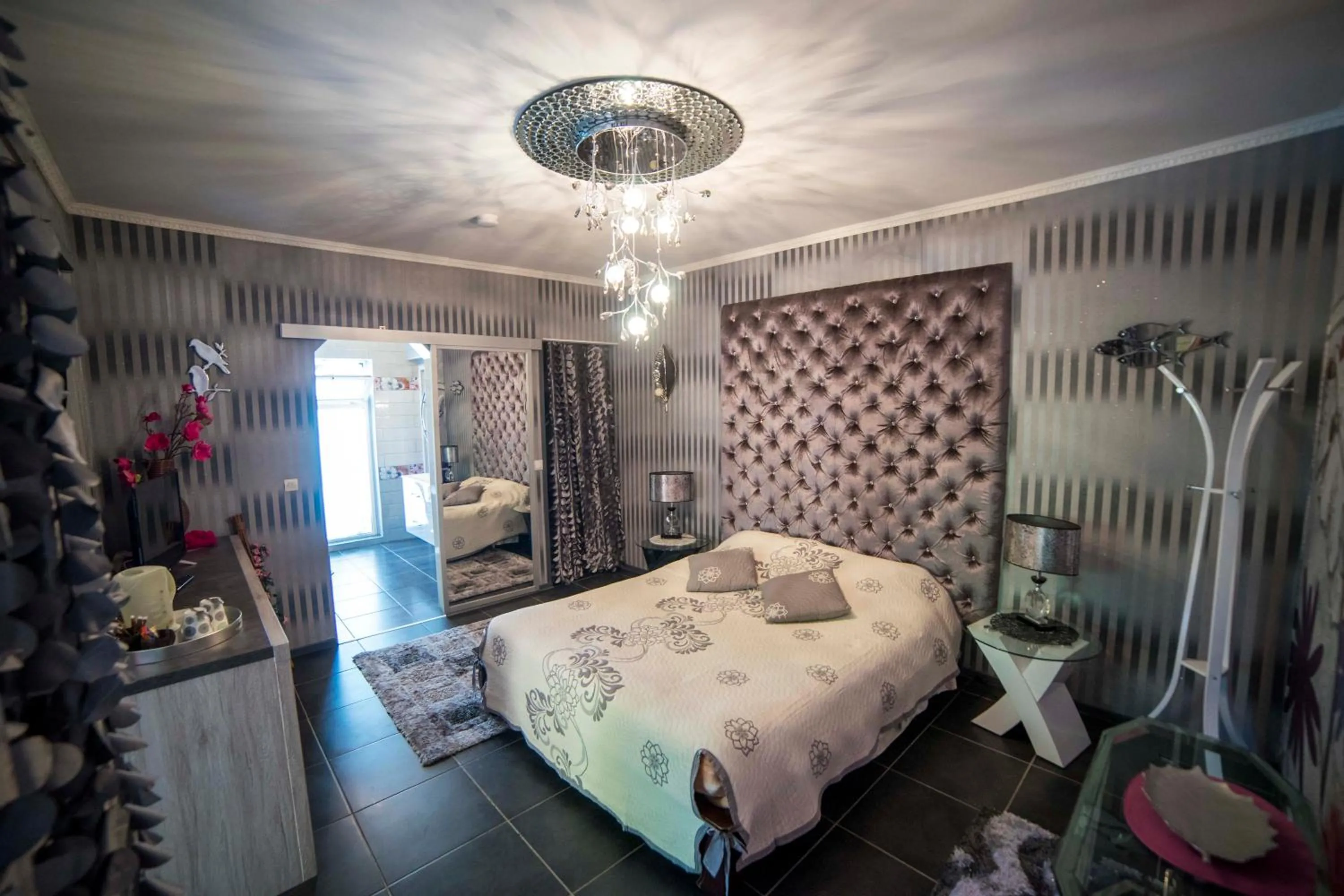 Photo of the whole room, Bed in Fleur de vanille