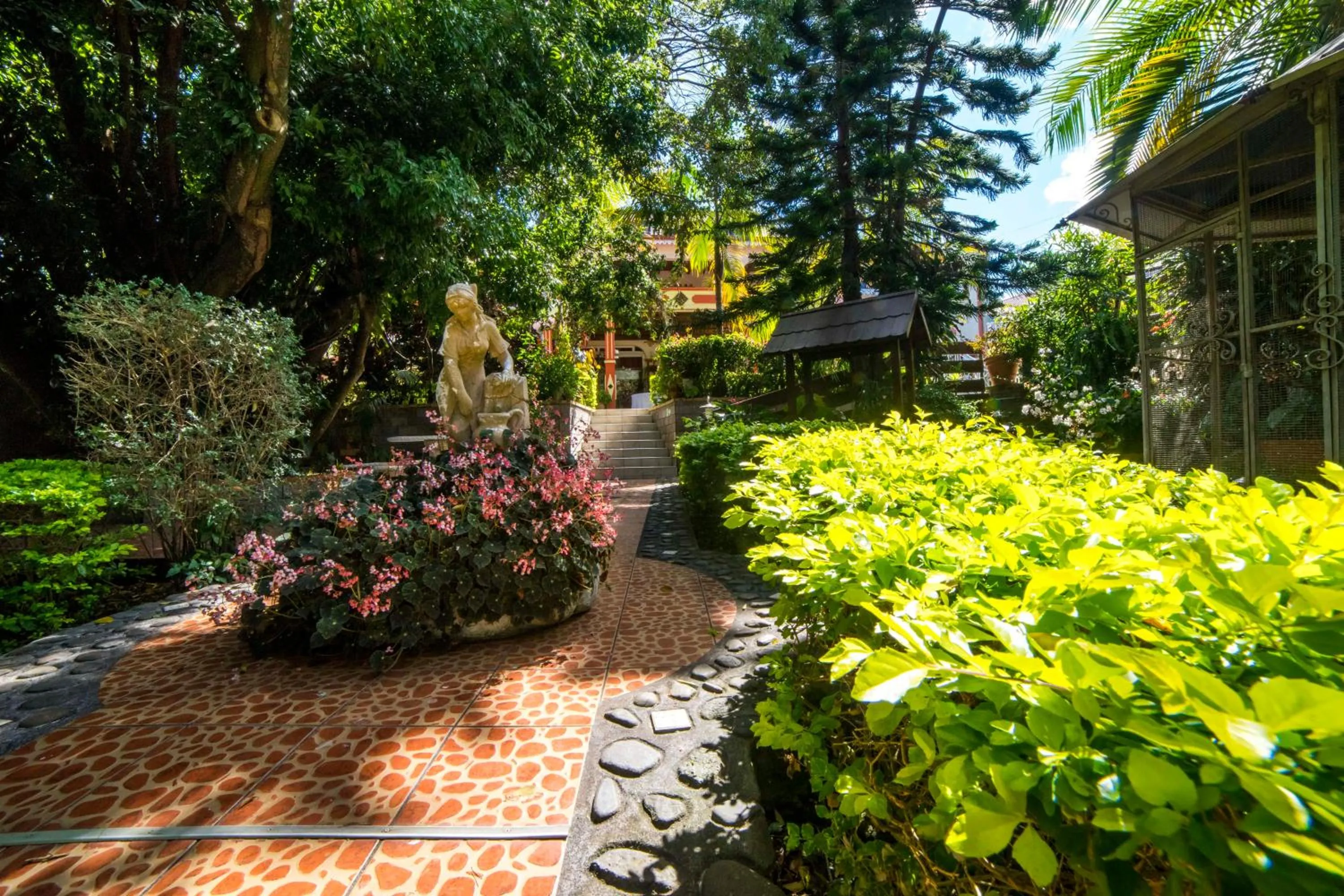Garden view in Fleur de vanille