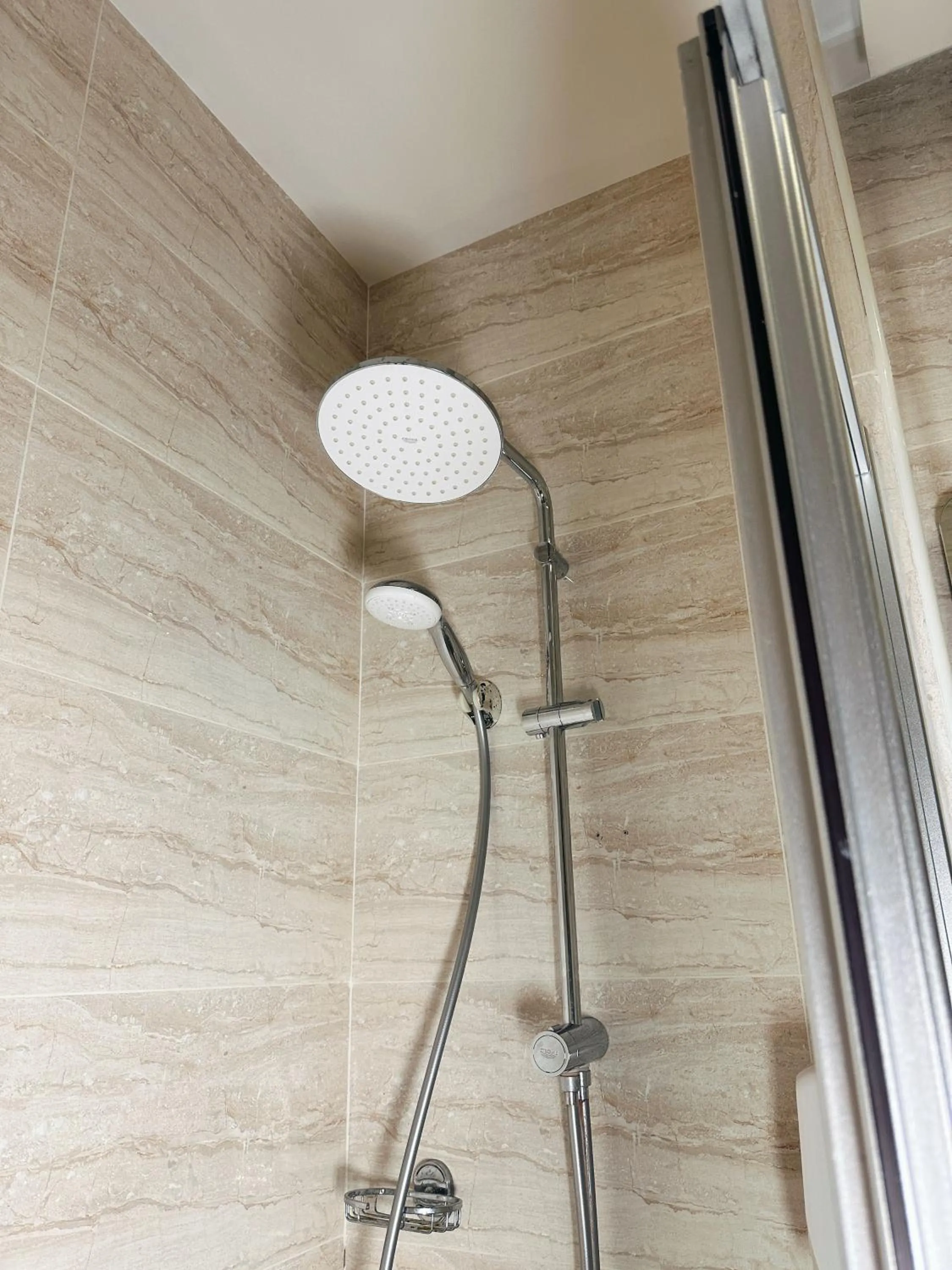 Mildom Premium Hotel