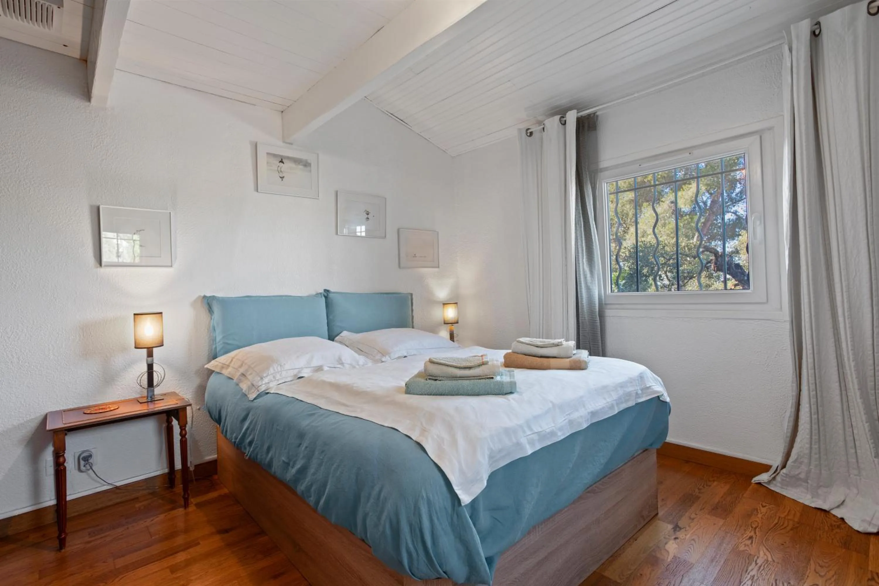 Bed in Au Jardin Des Couleurs