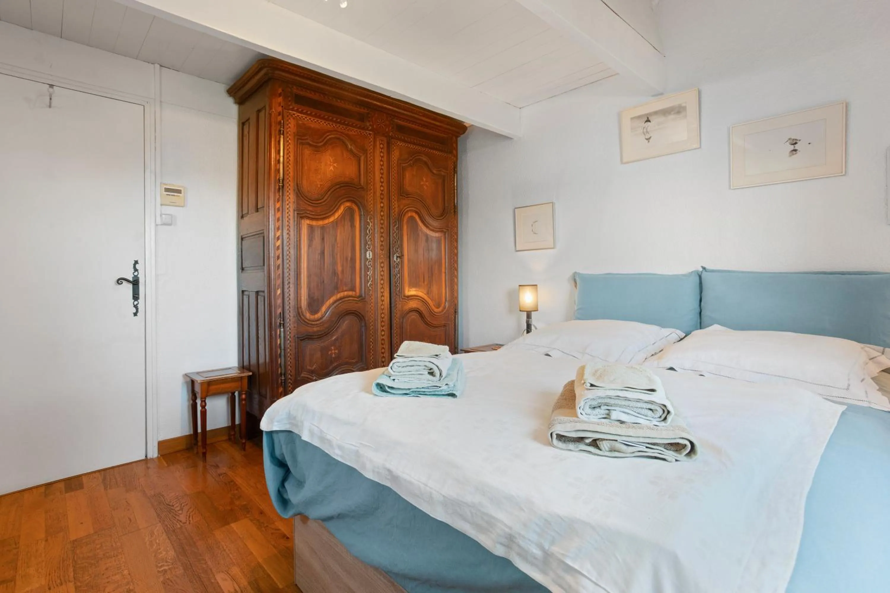 Living room, Bed in Au Jardin Des Couleurs