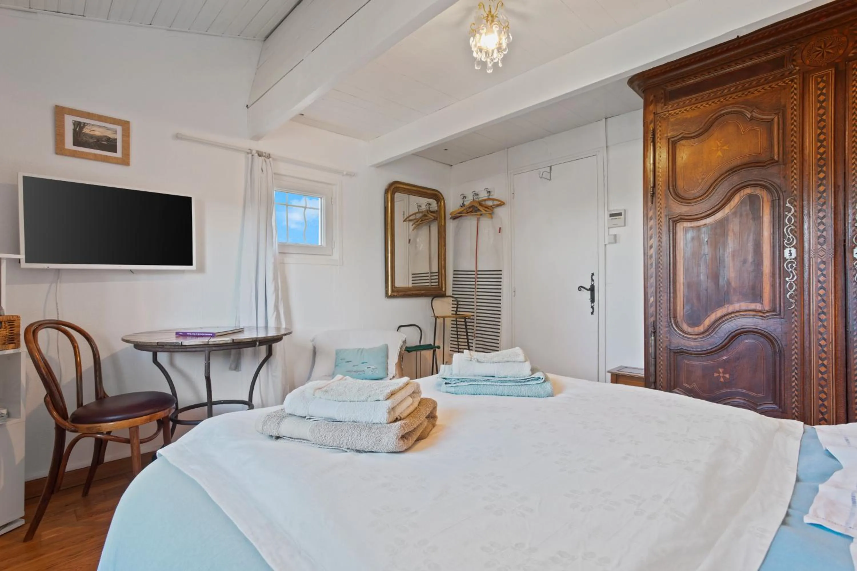 Bed in Au Jardin Des Couleurs