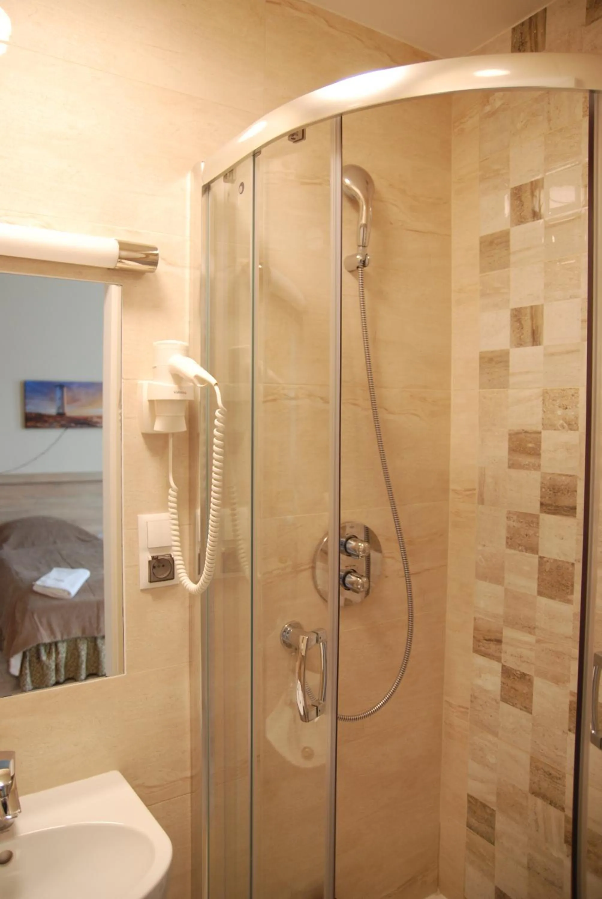 Shower in Admiral II