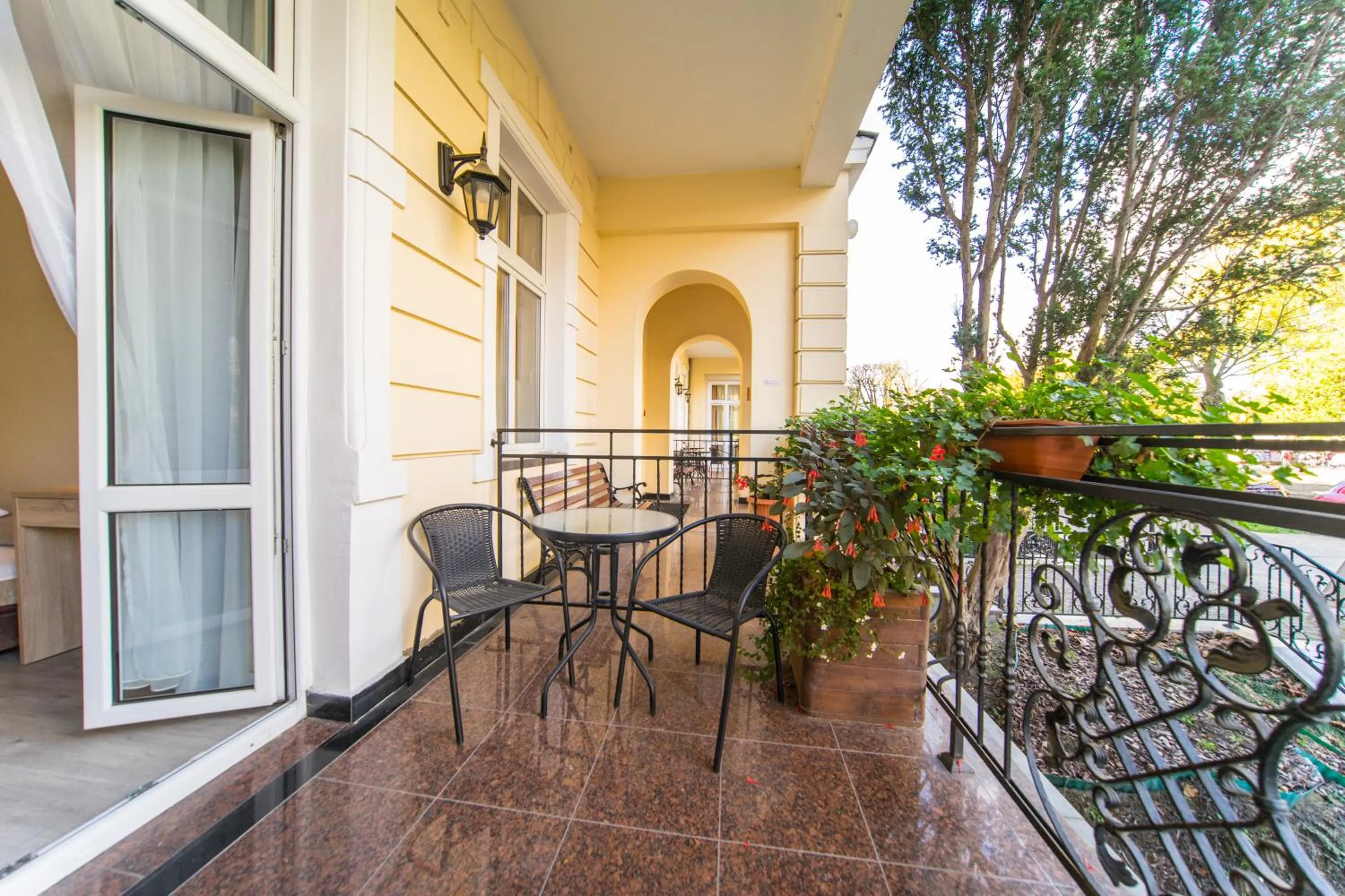 Facade/entrance in Admiral II