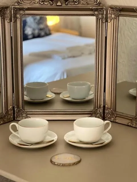 Coffee/tea facilities in The Commodore Inn