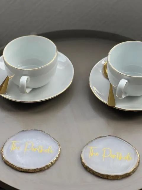 Coffee/tea facilities in The Commodore Inn