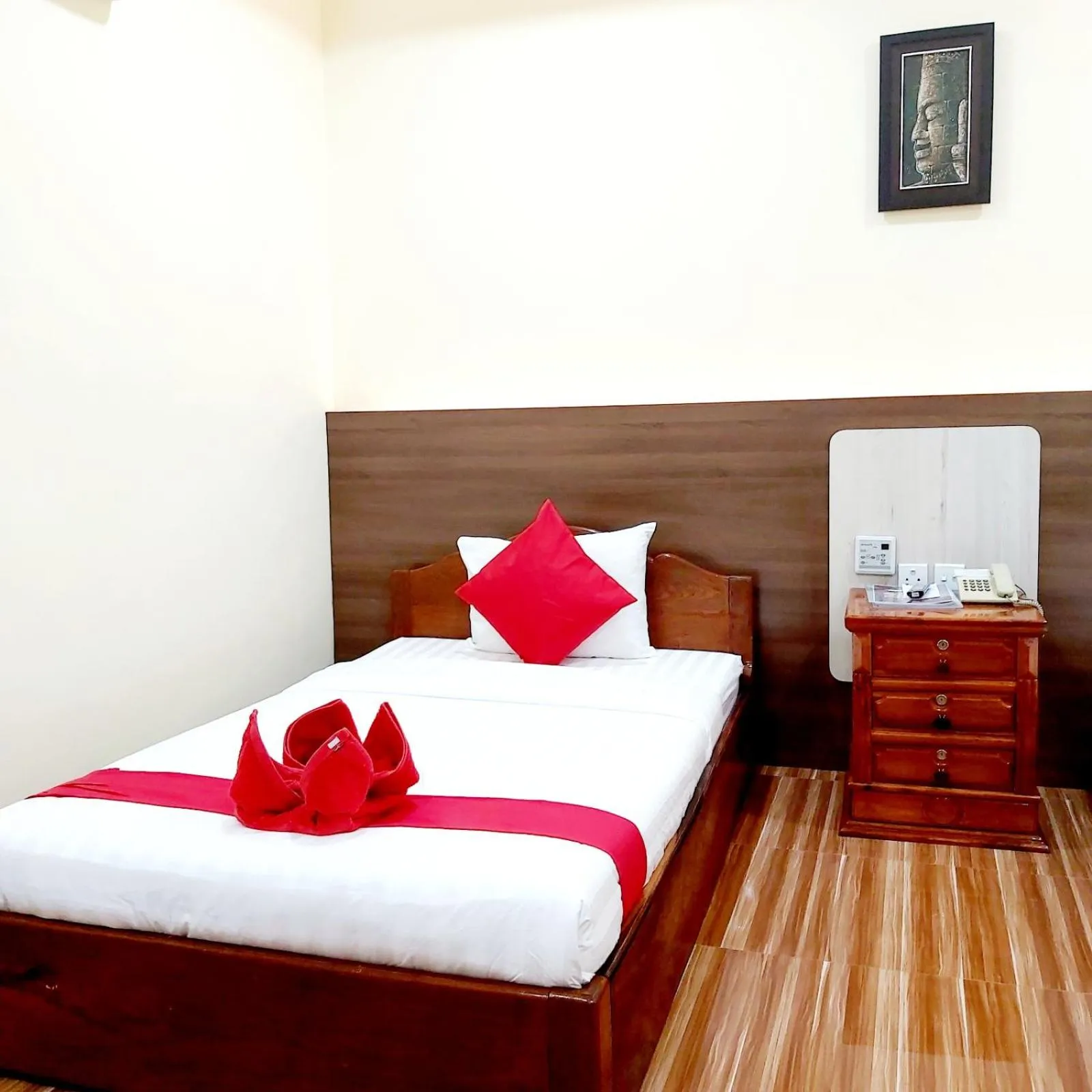 Bedroom, Bed in Capitol One