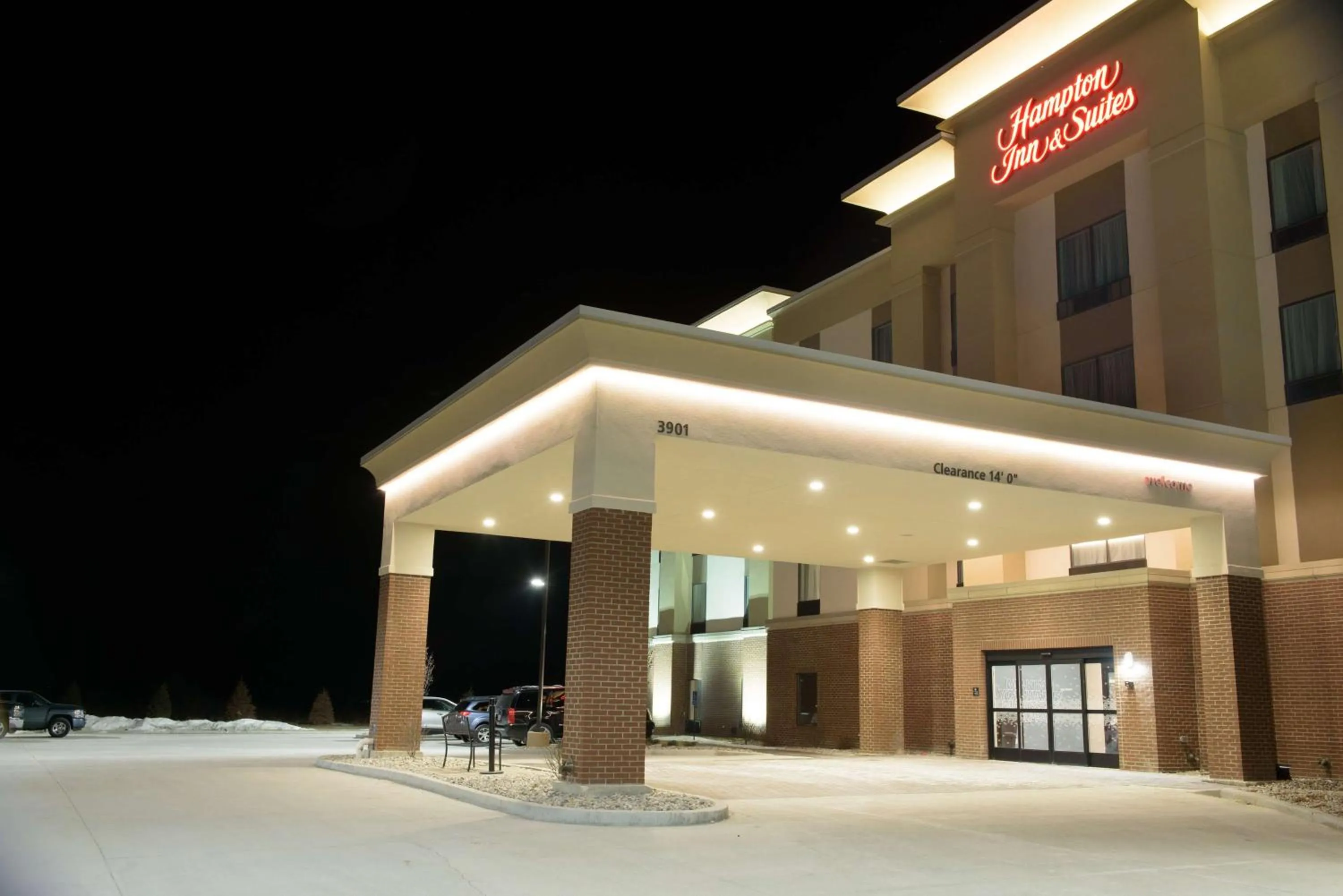 Property building in Hampton Inn & Suites Bay City